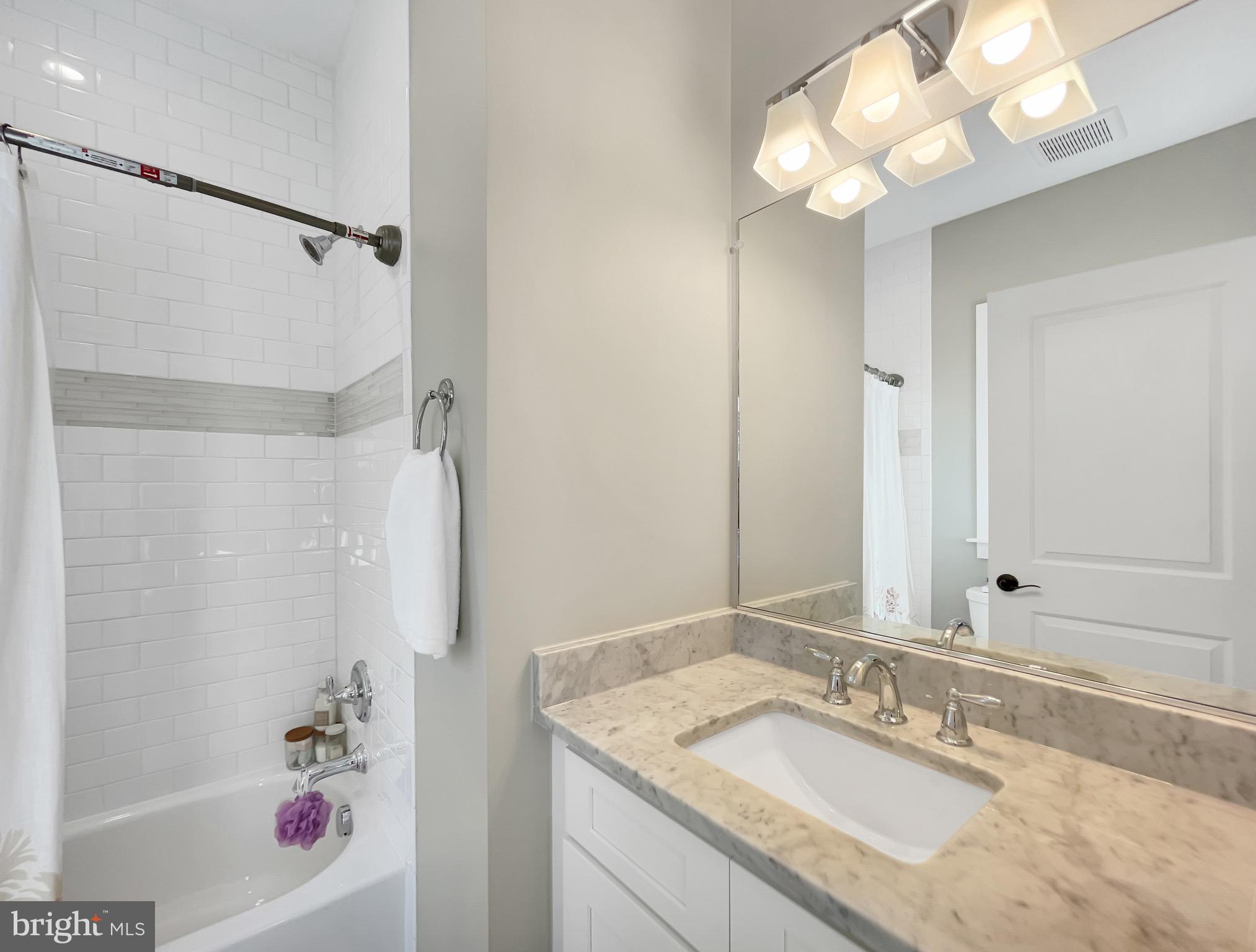 COUNTRY CLUB MANOR - Residential