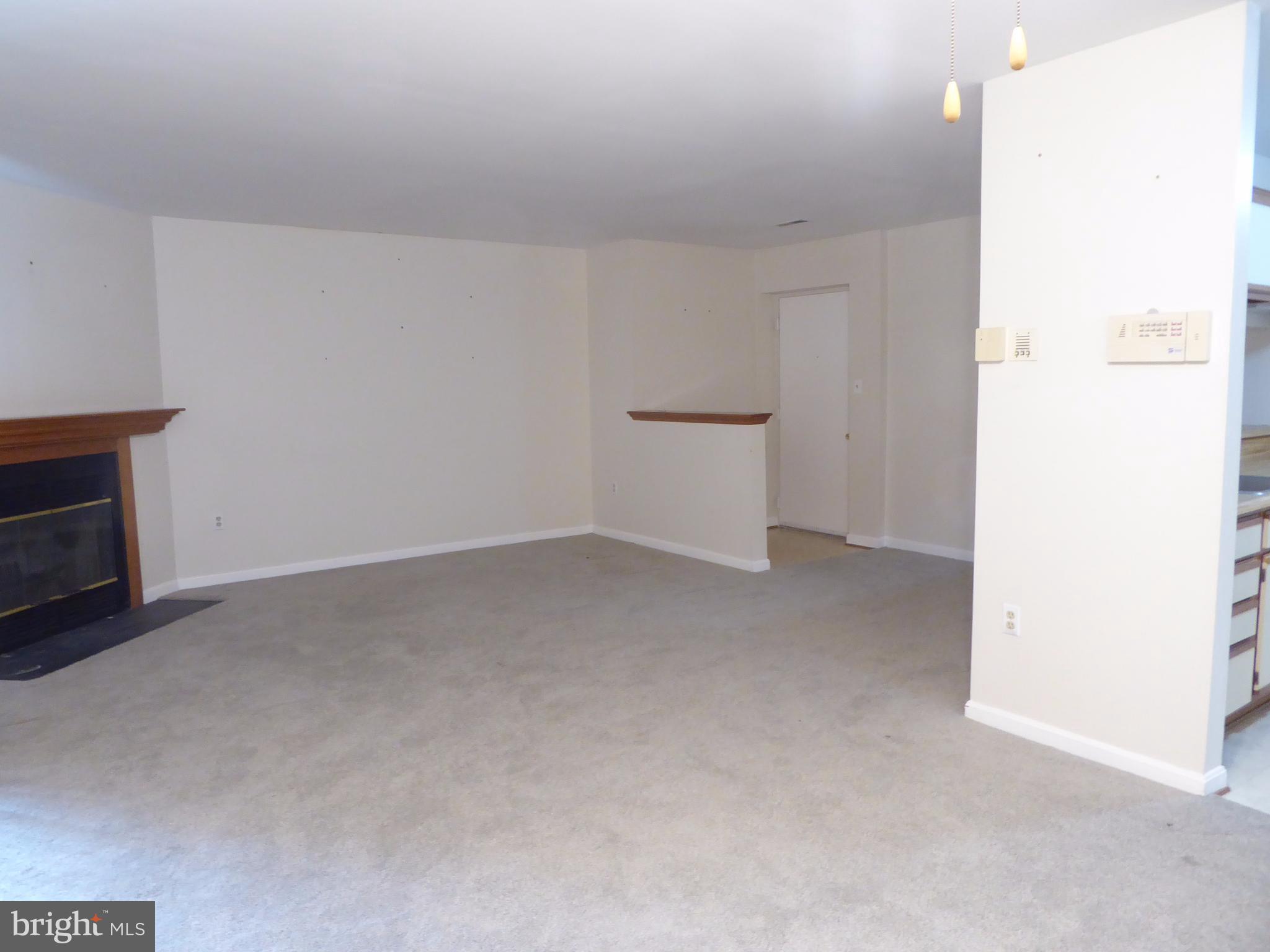 CROMWELL FOUNTAIN - Residential