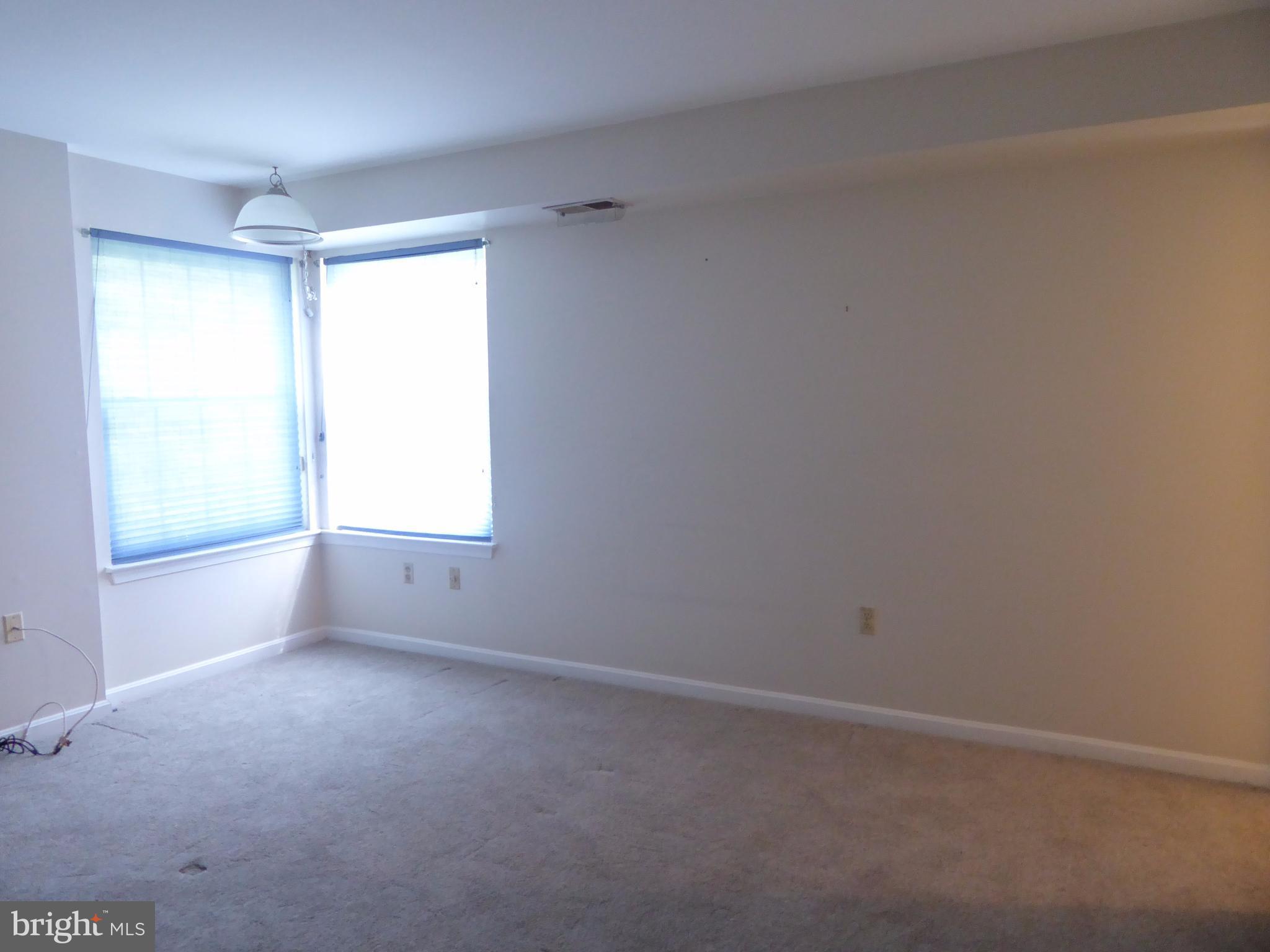 CROMWELL FOUNTAIN - Residential