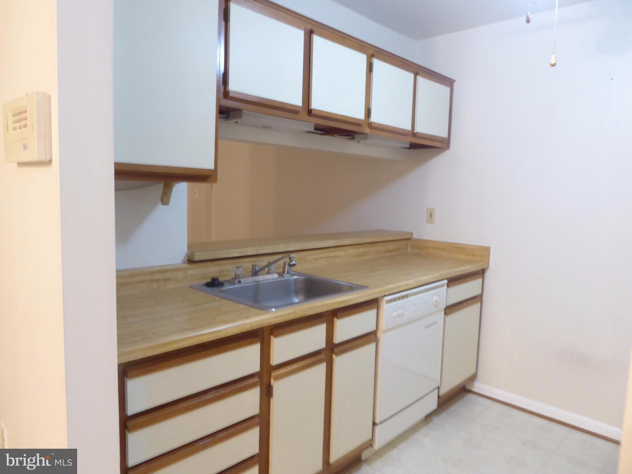 CROMWELL FOUNTAIN - Residential