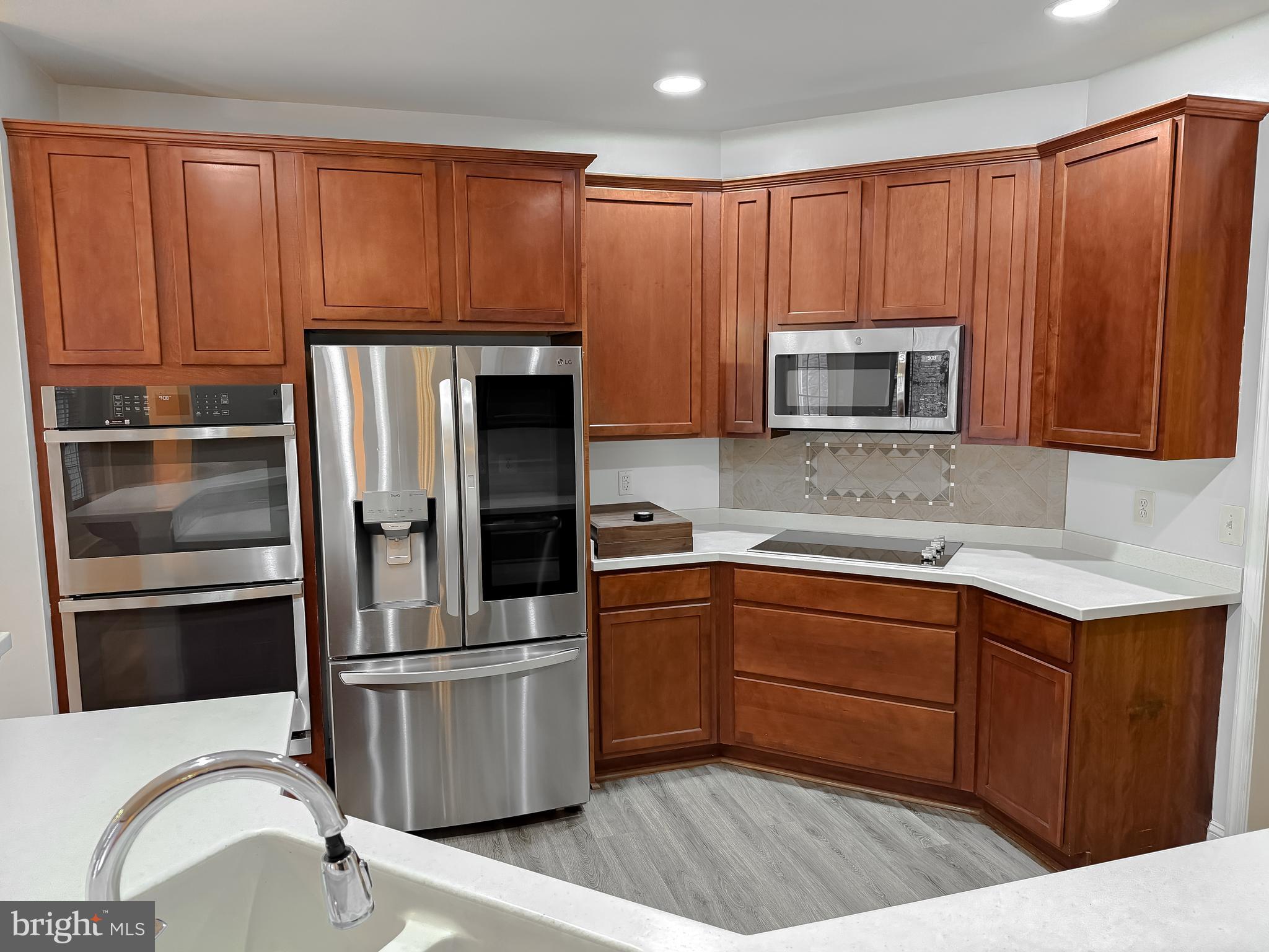 MCINTOSH ESTATES - Residential