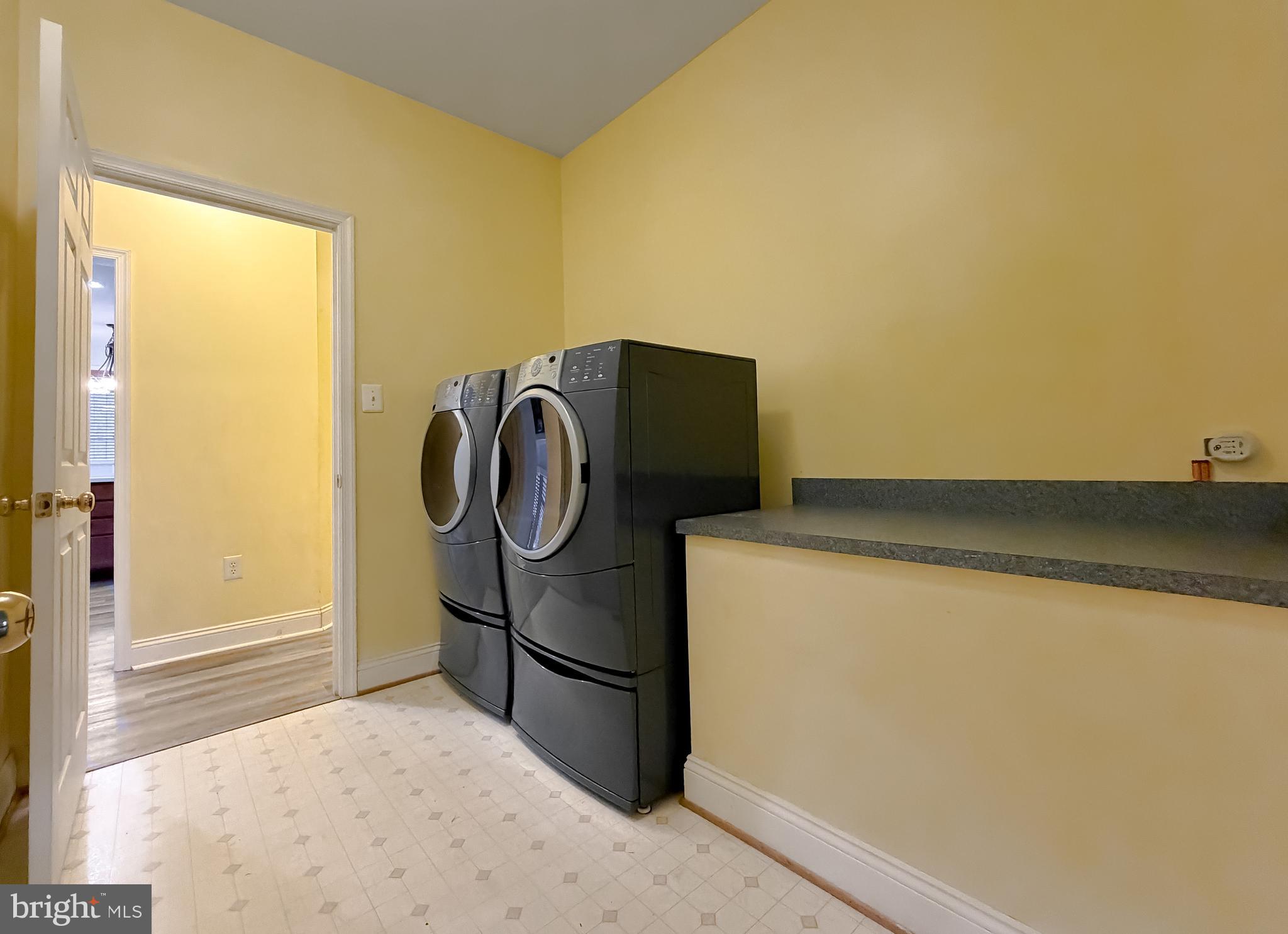 MCINTOSH ESTATES - Residential