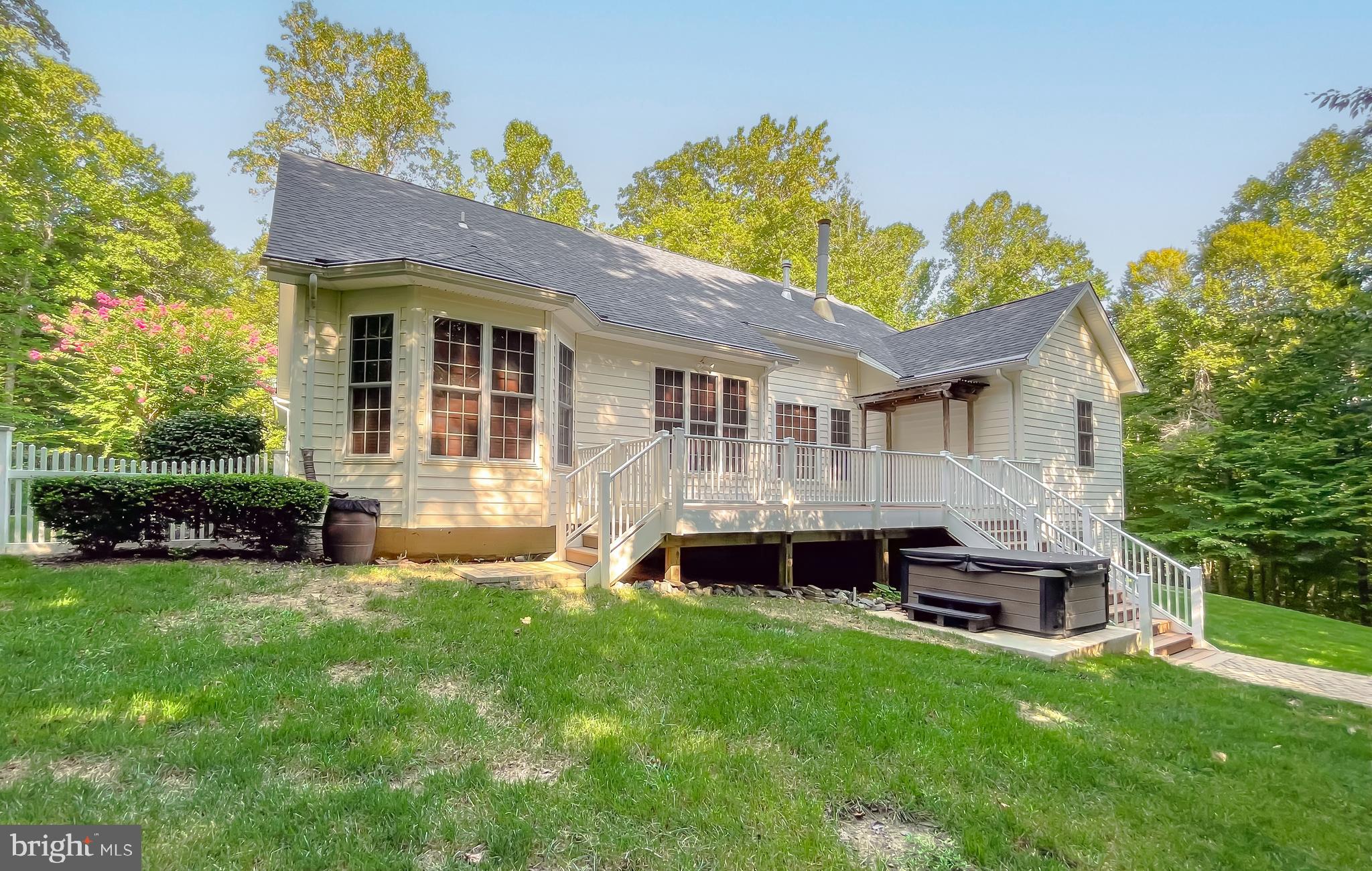 MCINTOSH ESTATES - Residential