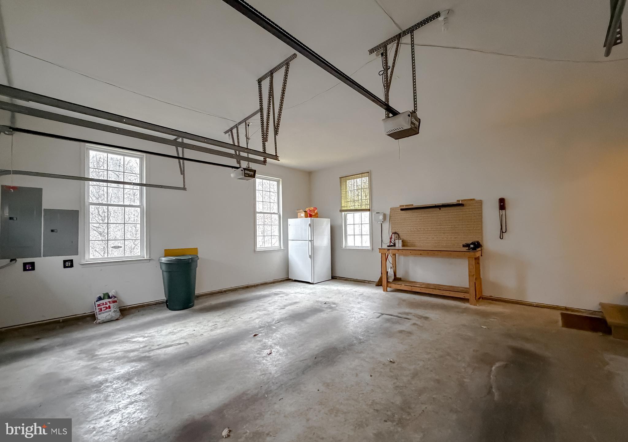 MCINTOSH ESTATES - Residential