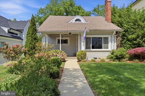 Photo of 203 Peabody Street NW, WASHINGTON, DC 20011 (MLS # DCDC2259588)