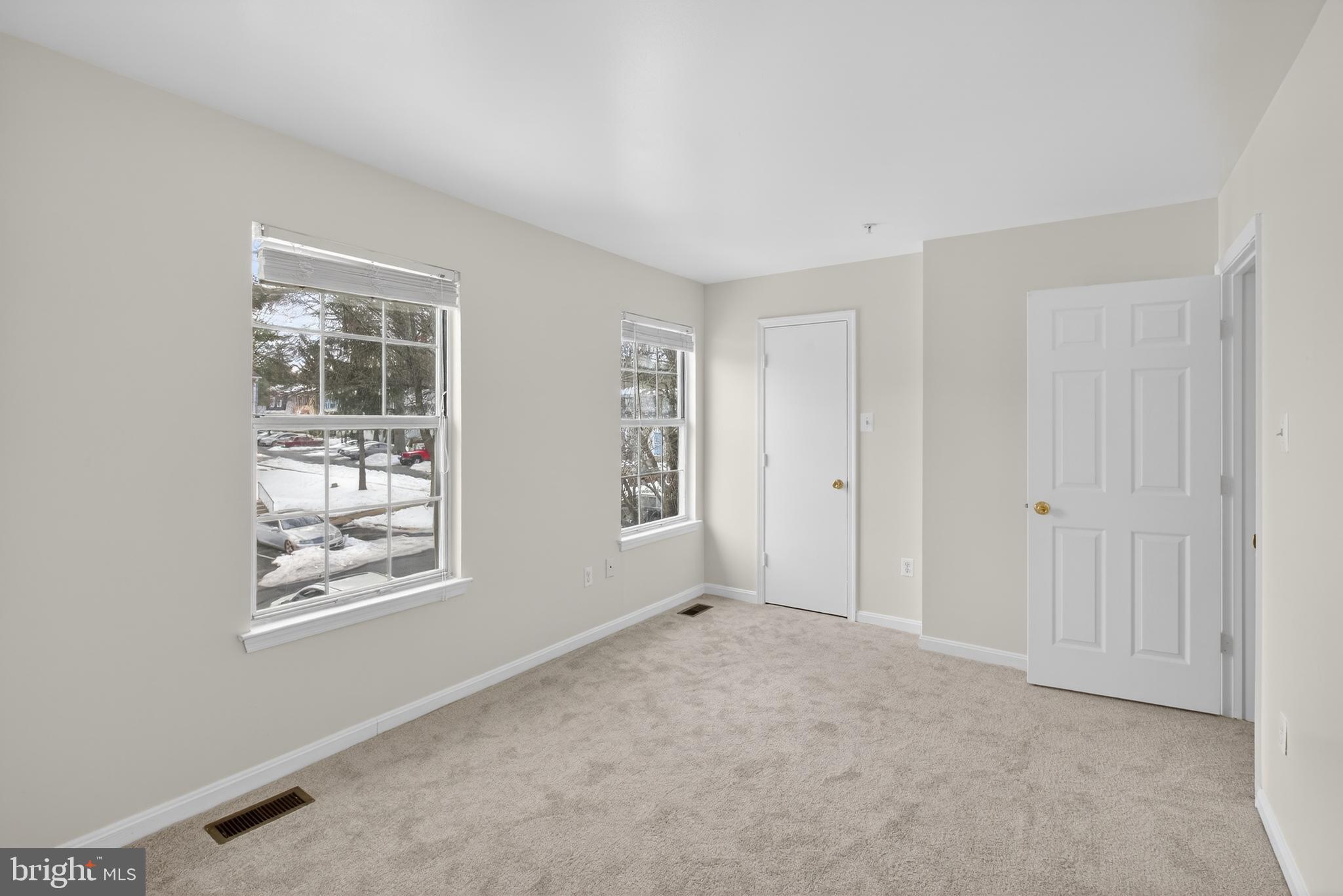 LONDON WOODS - Residential