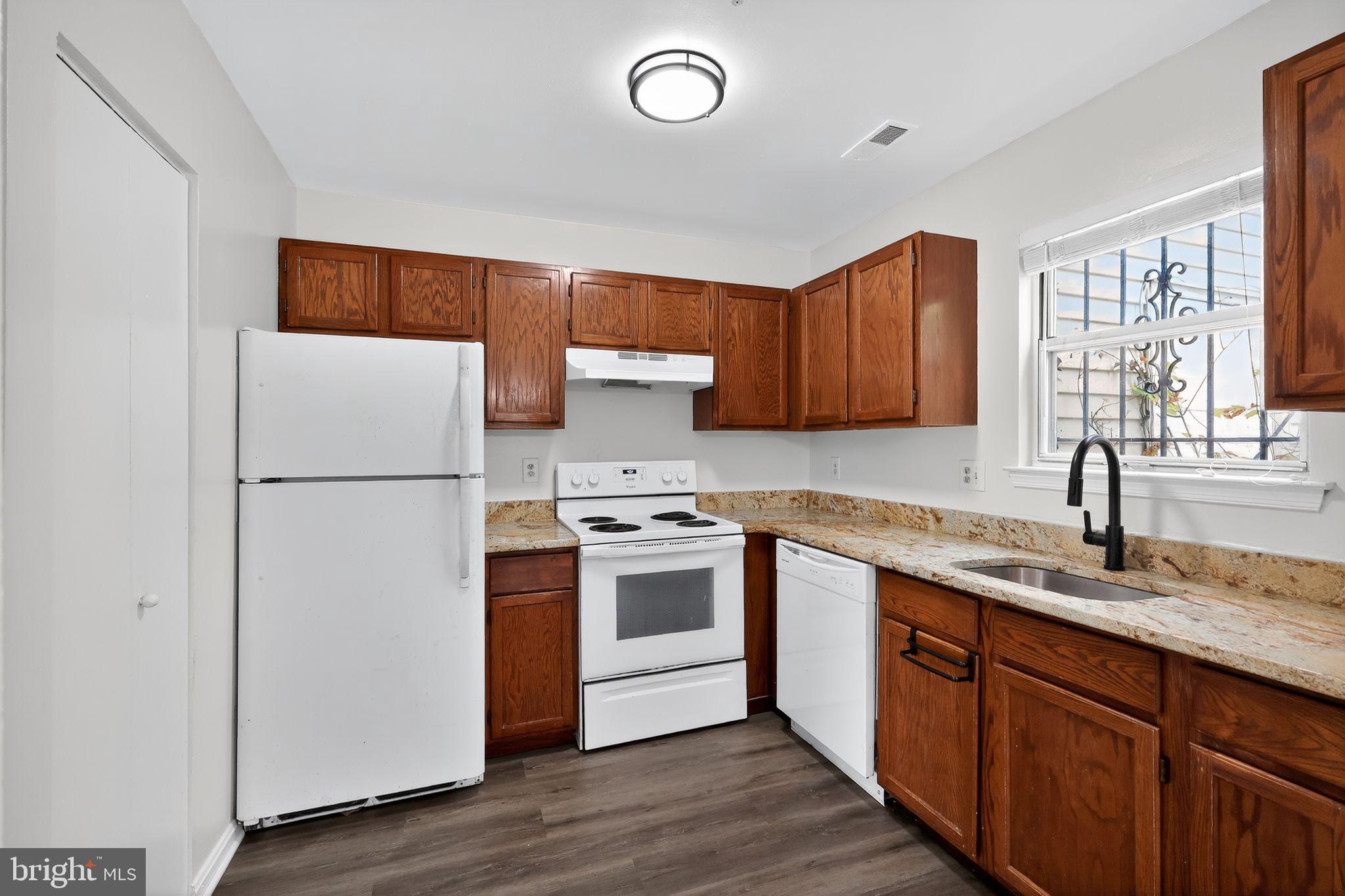 LONDON WOODS - Residential