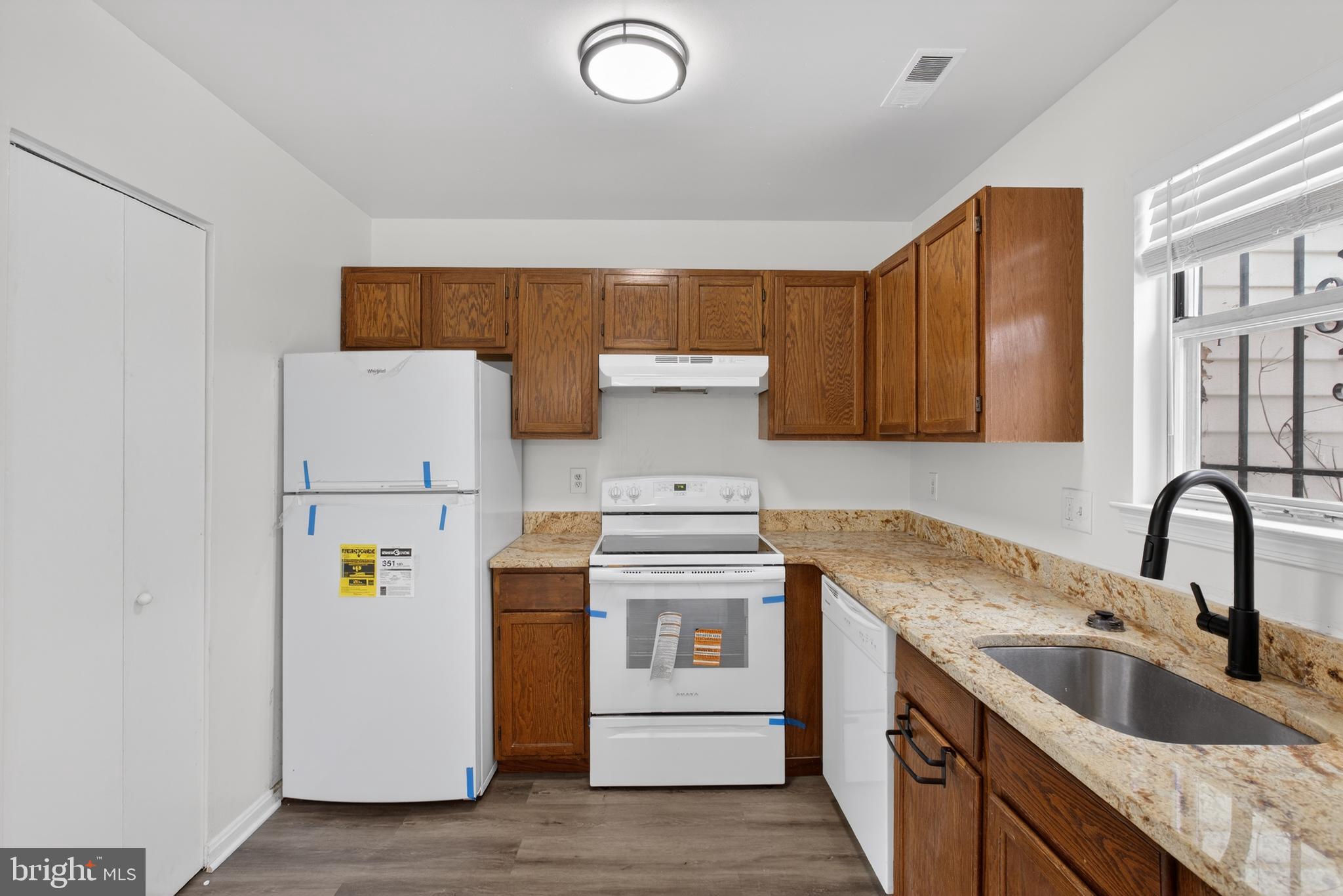 LONDON WOODS - Residential