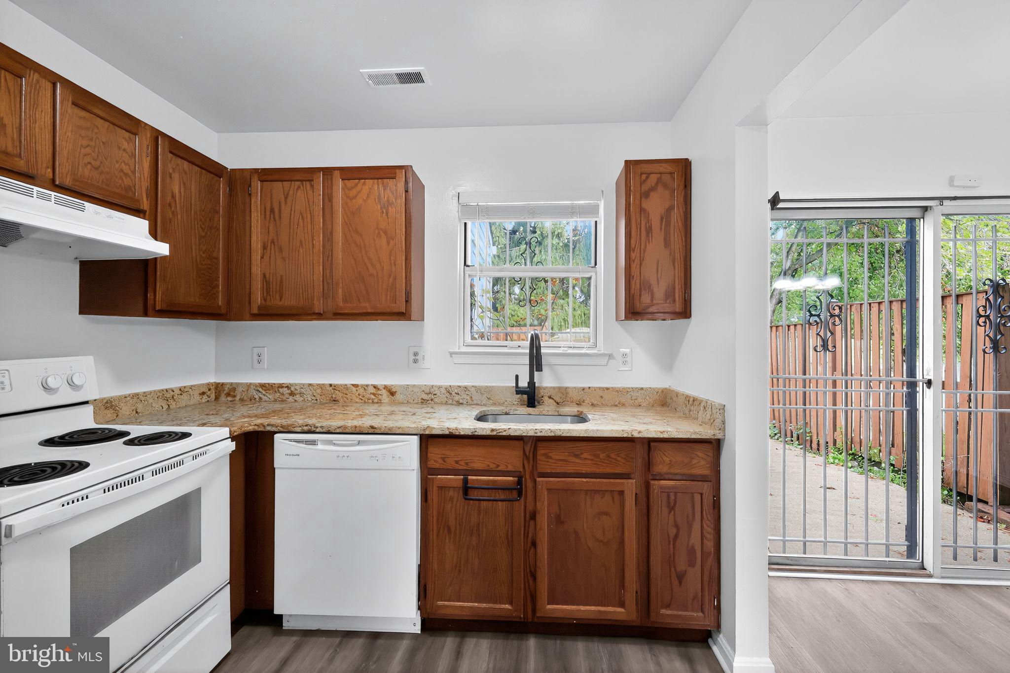 LONDON WOODS - Residential