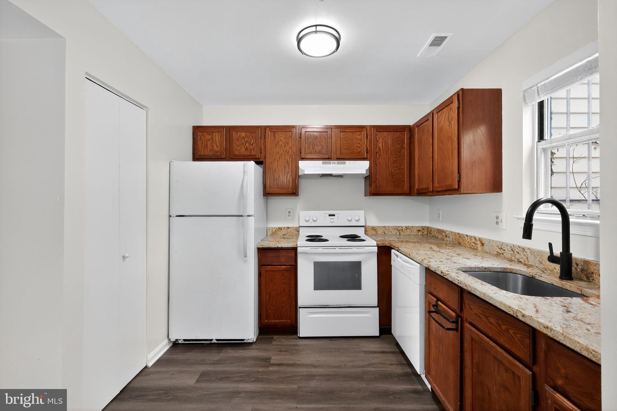 LONDON WOODS - Residential