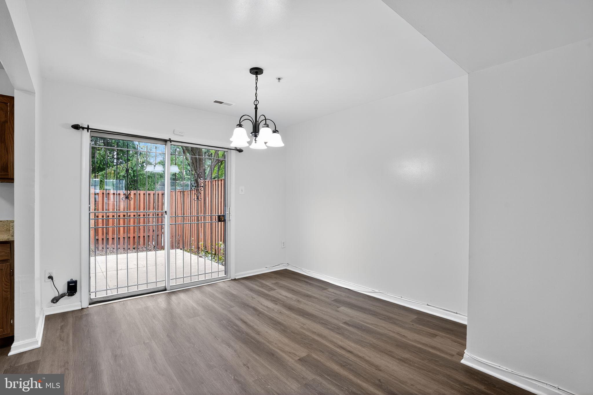 LONDON WOODS - Residential