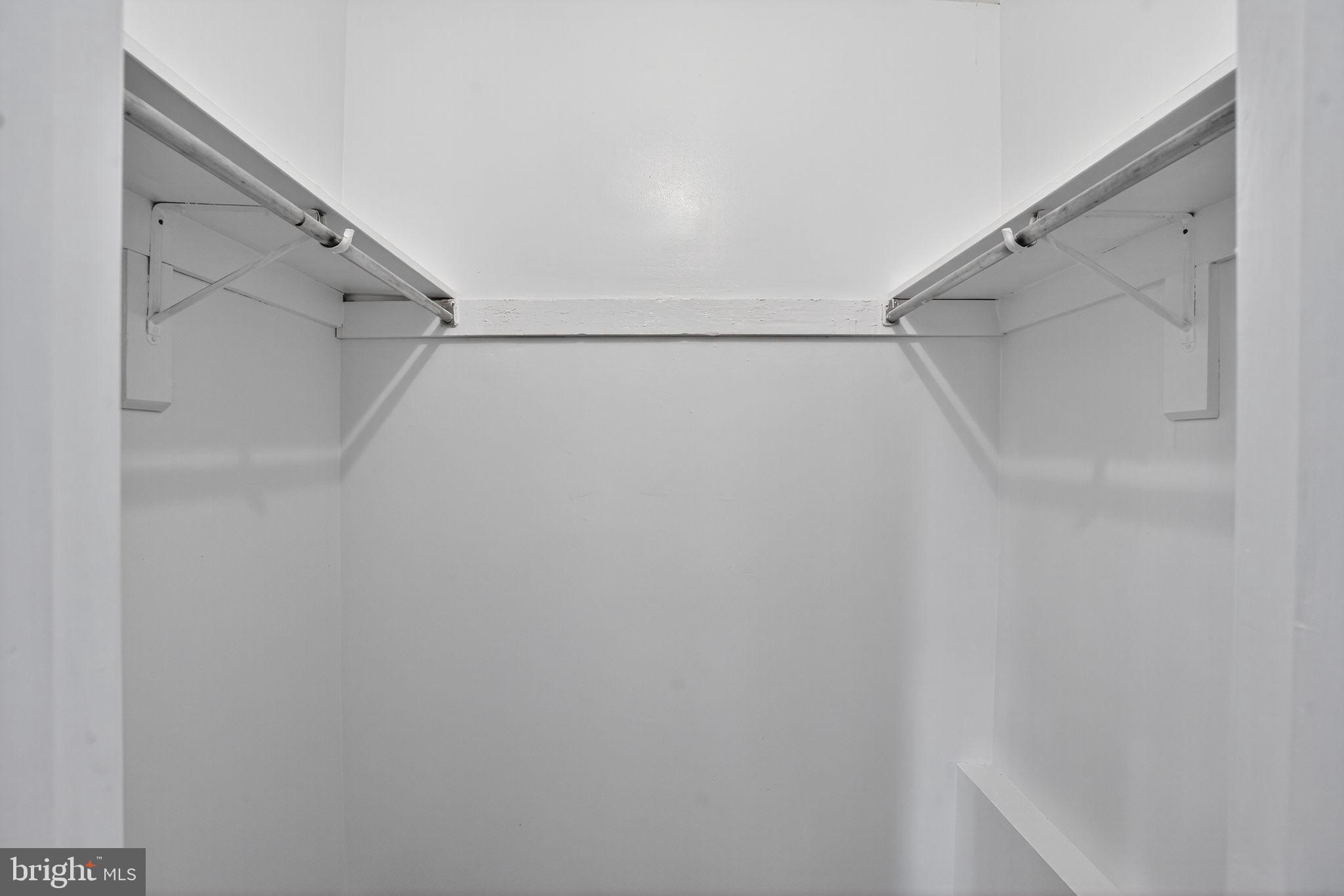 LONDON WOODS - Residential