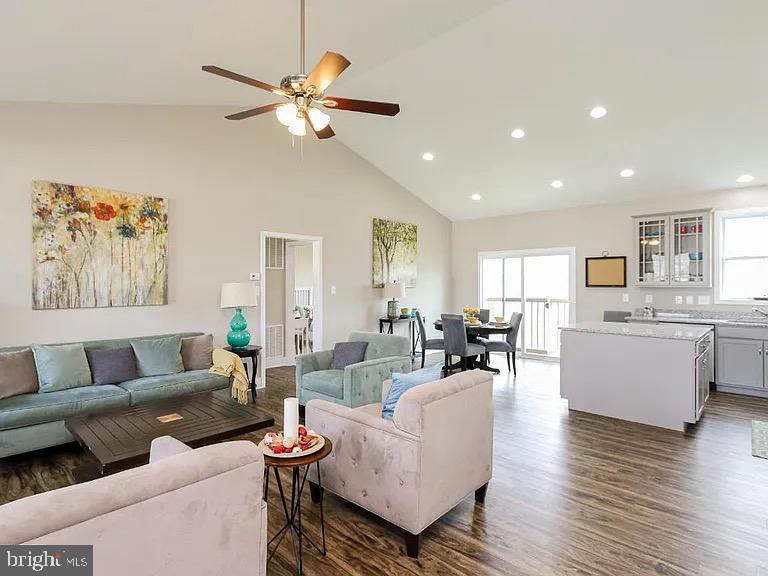 NADENBOUSCH PINES - Residential