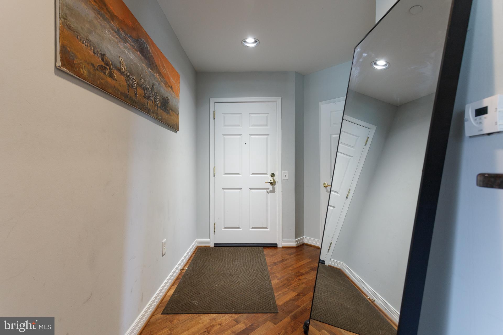 LOGAN SQUARE - Residential