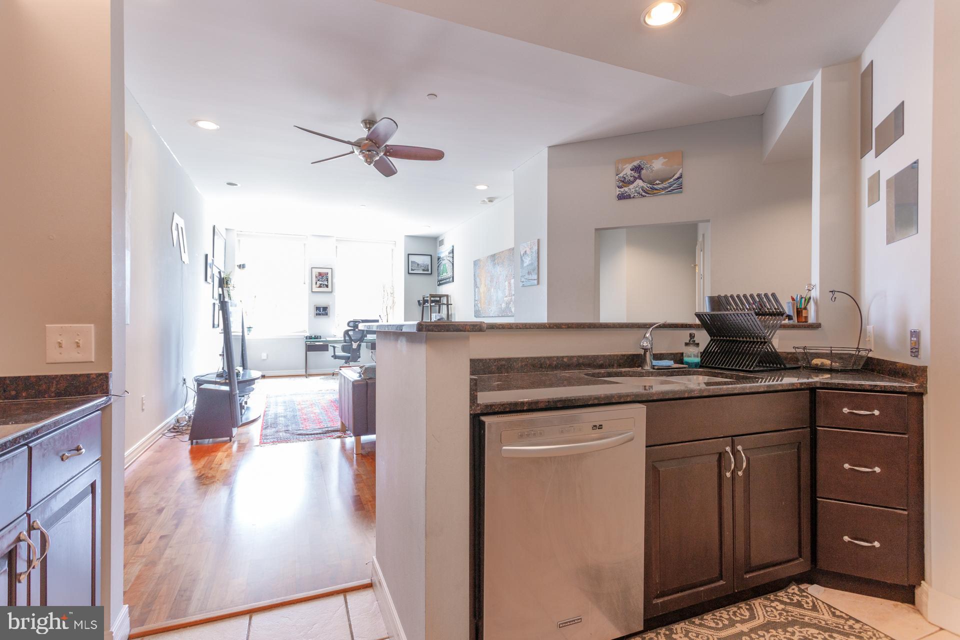 LOGAN SQUARE - Residential