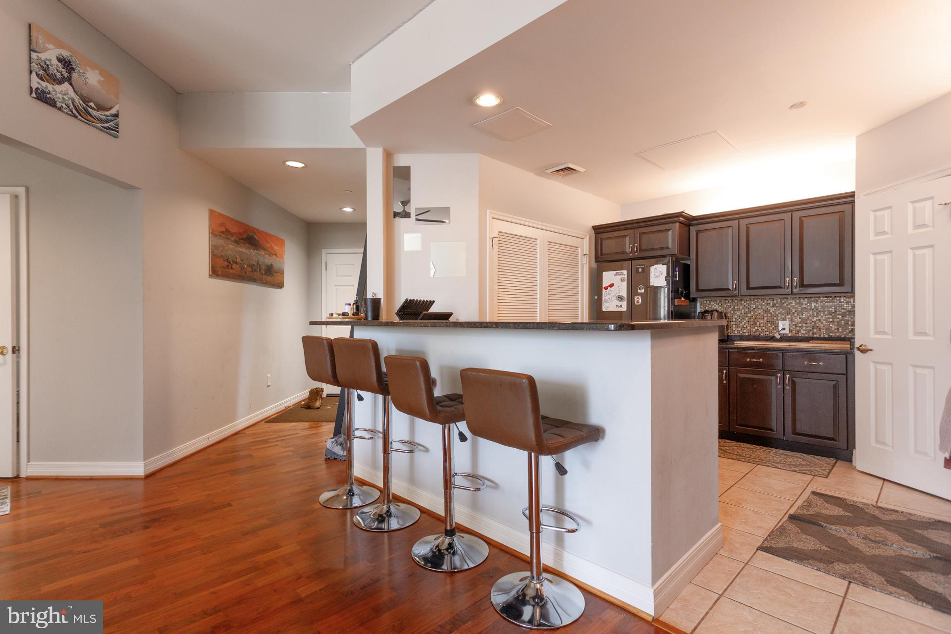 LOGAN SQUARE - Residential