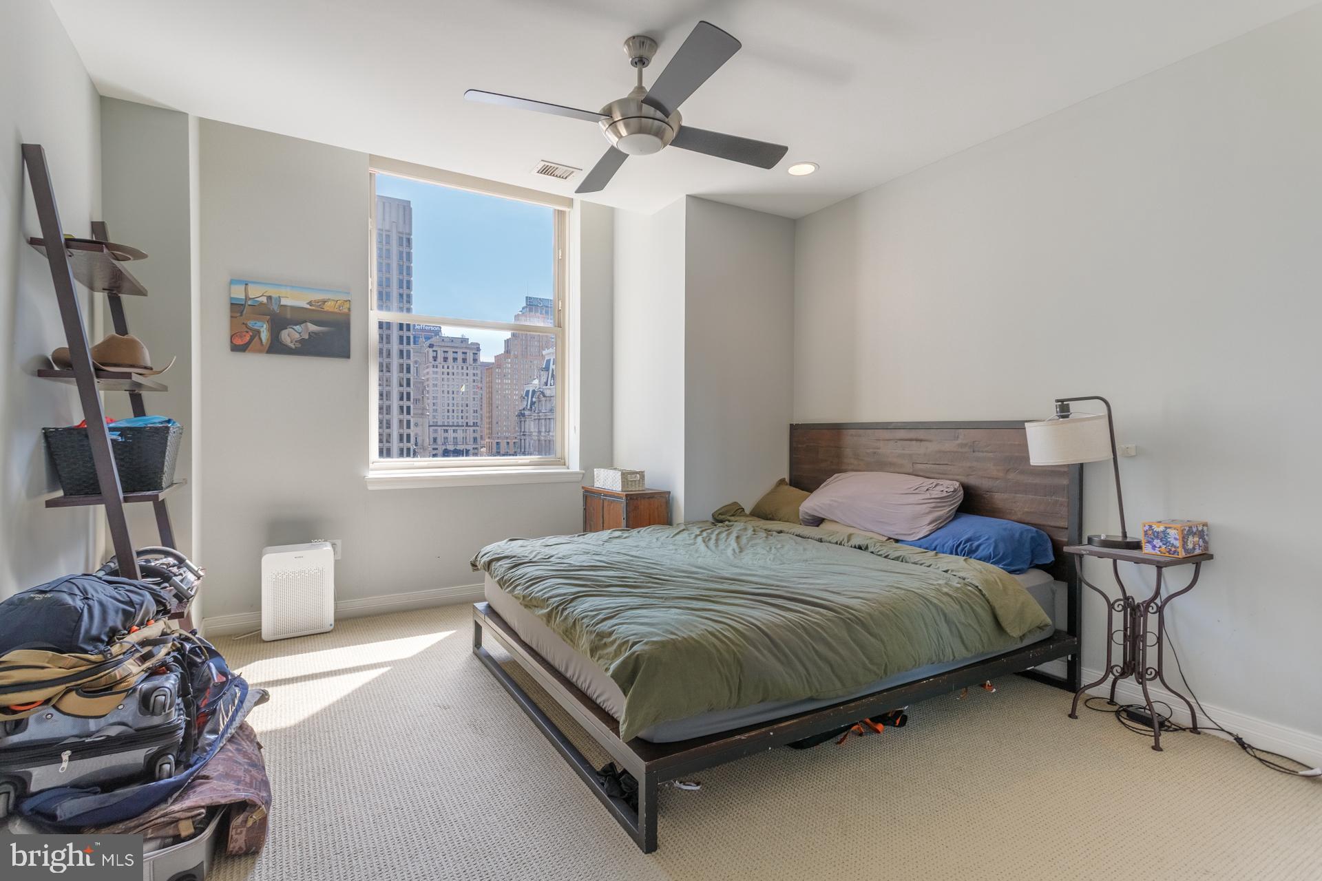 LOGAN SQUARE - Residential