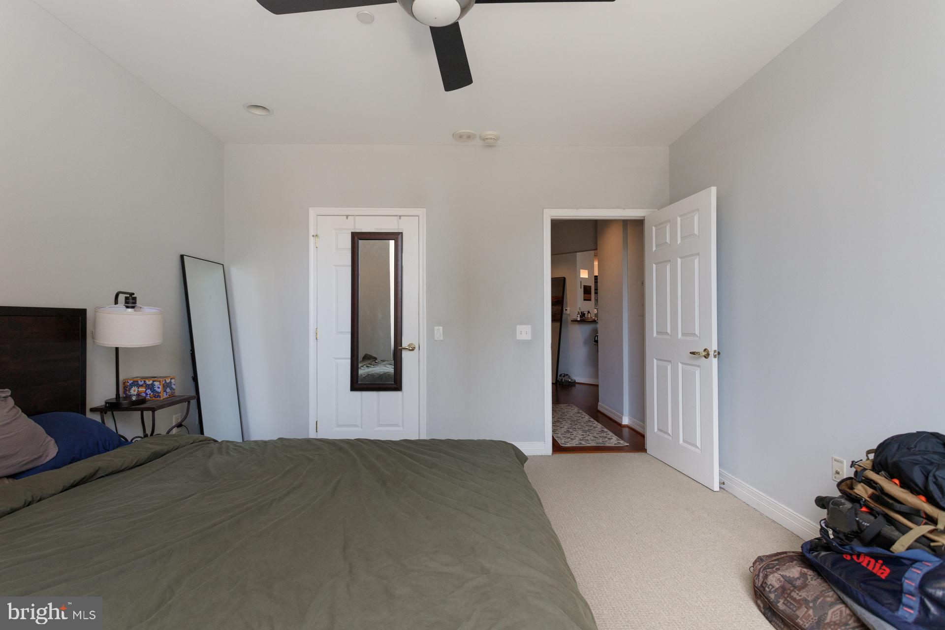 LOGAN SQUARE - Residential