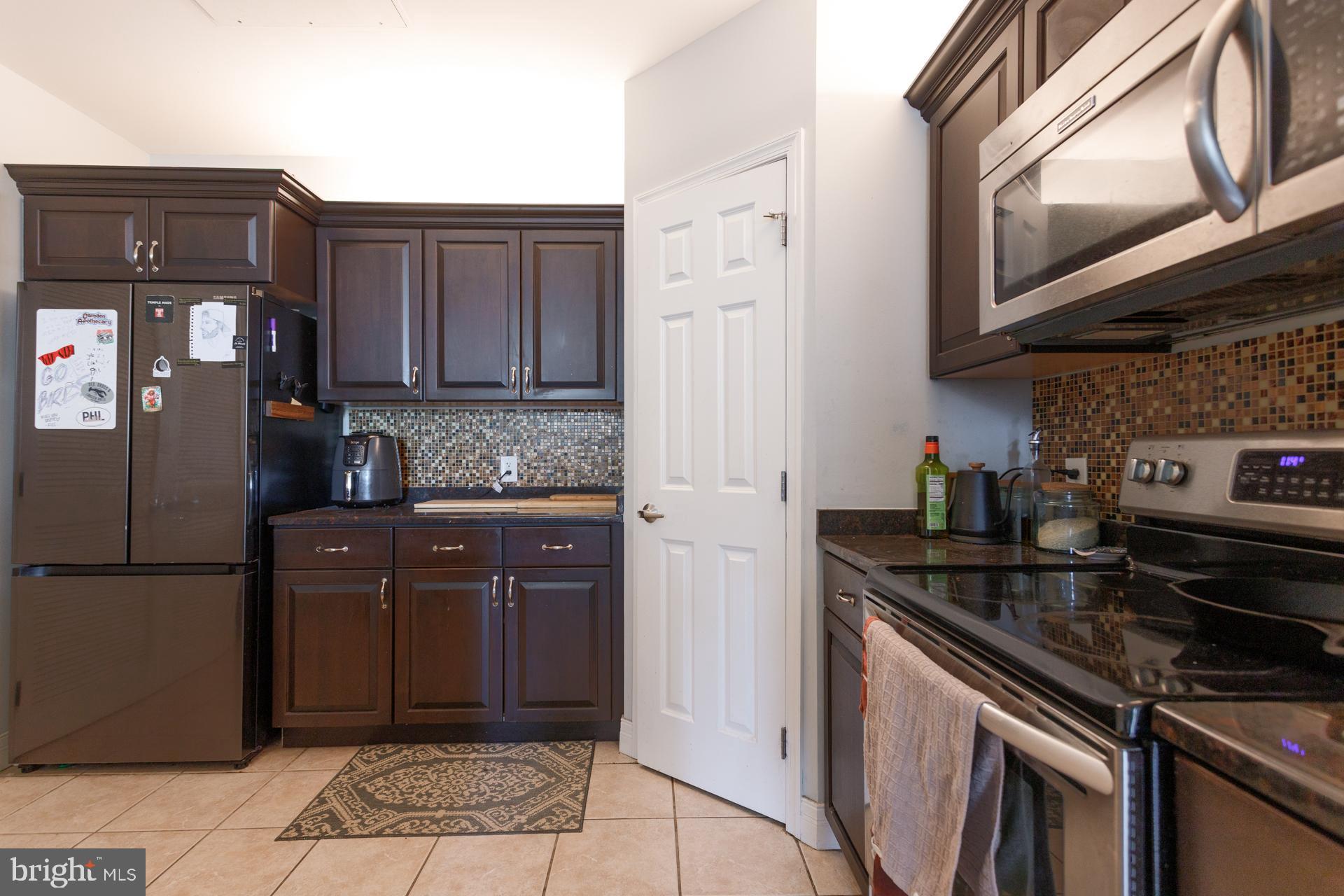 LOGAN SQUARE - Residential