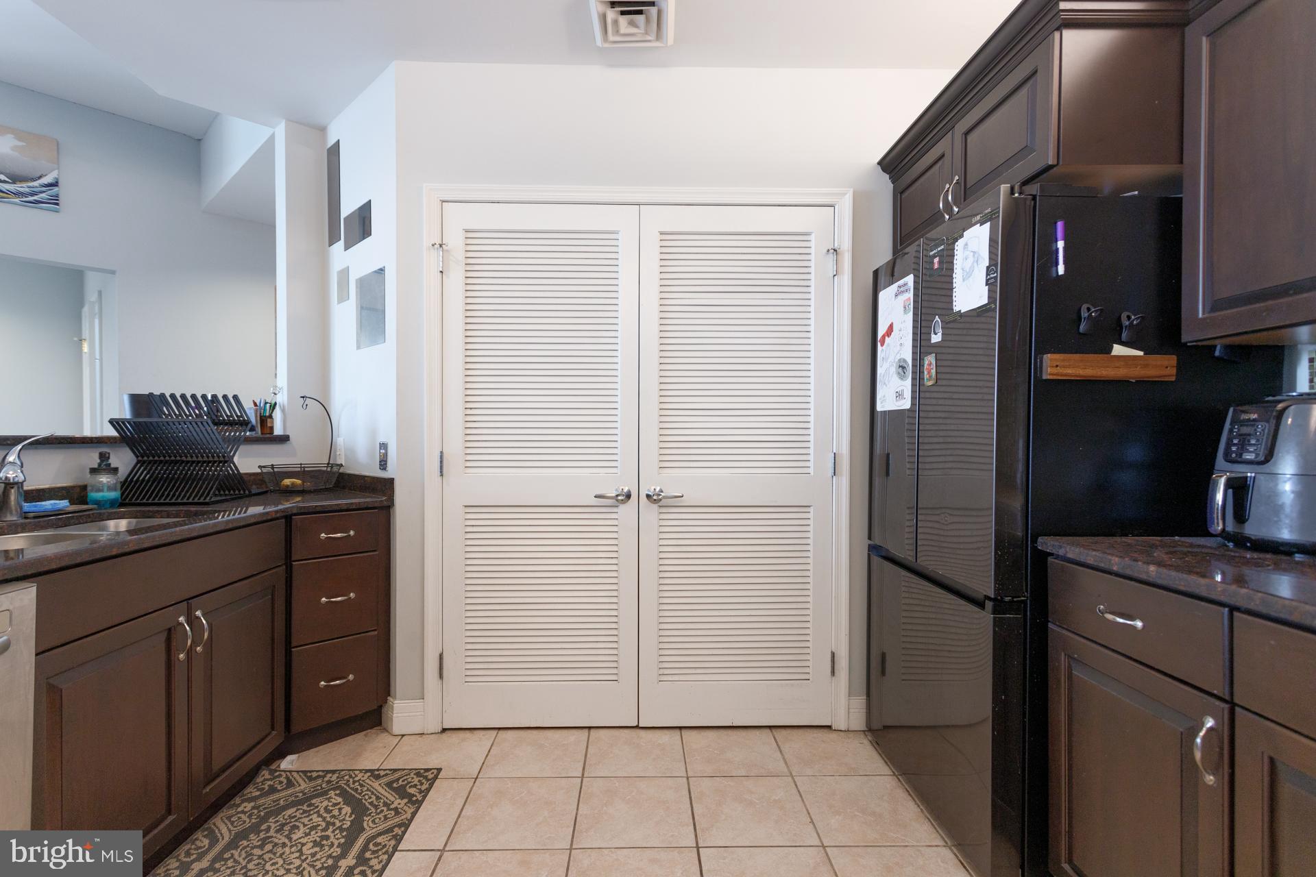 LOGAN SQUARE - Residential