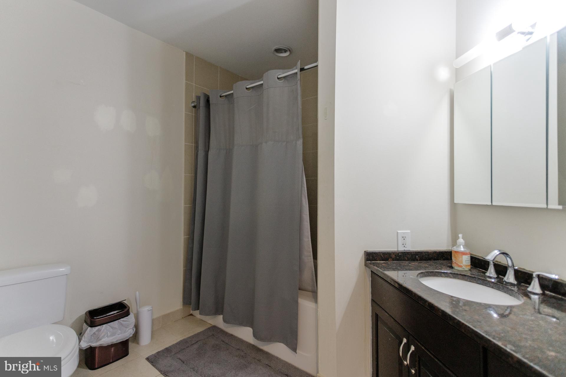 LOGAN SQUARE - Residential