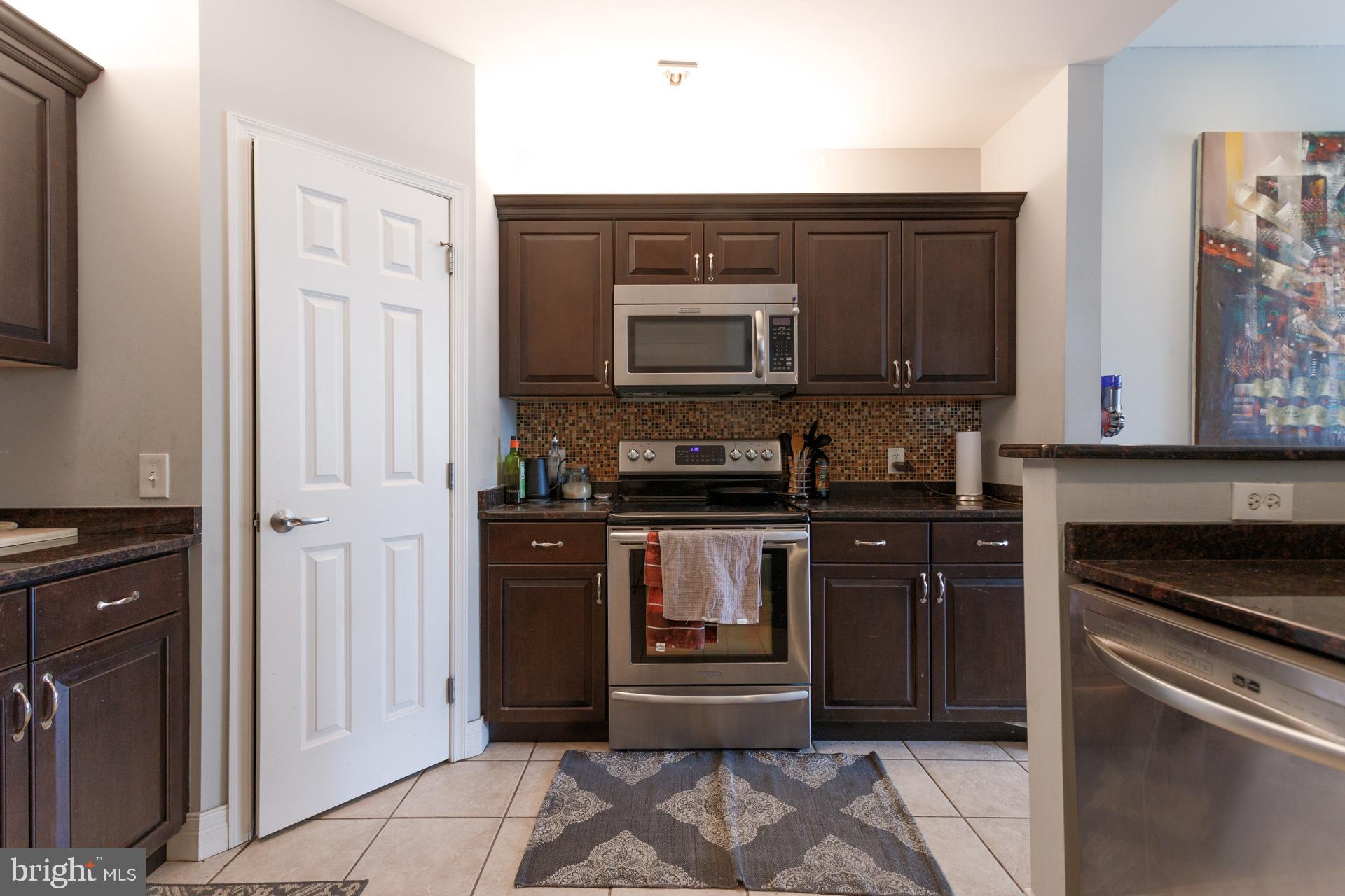 LOGAN SQUARE - Residential