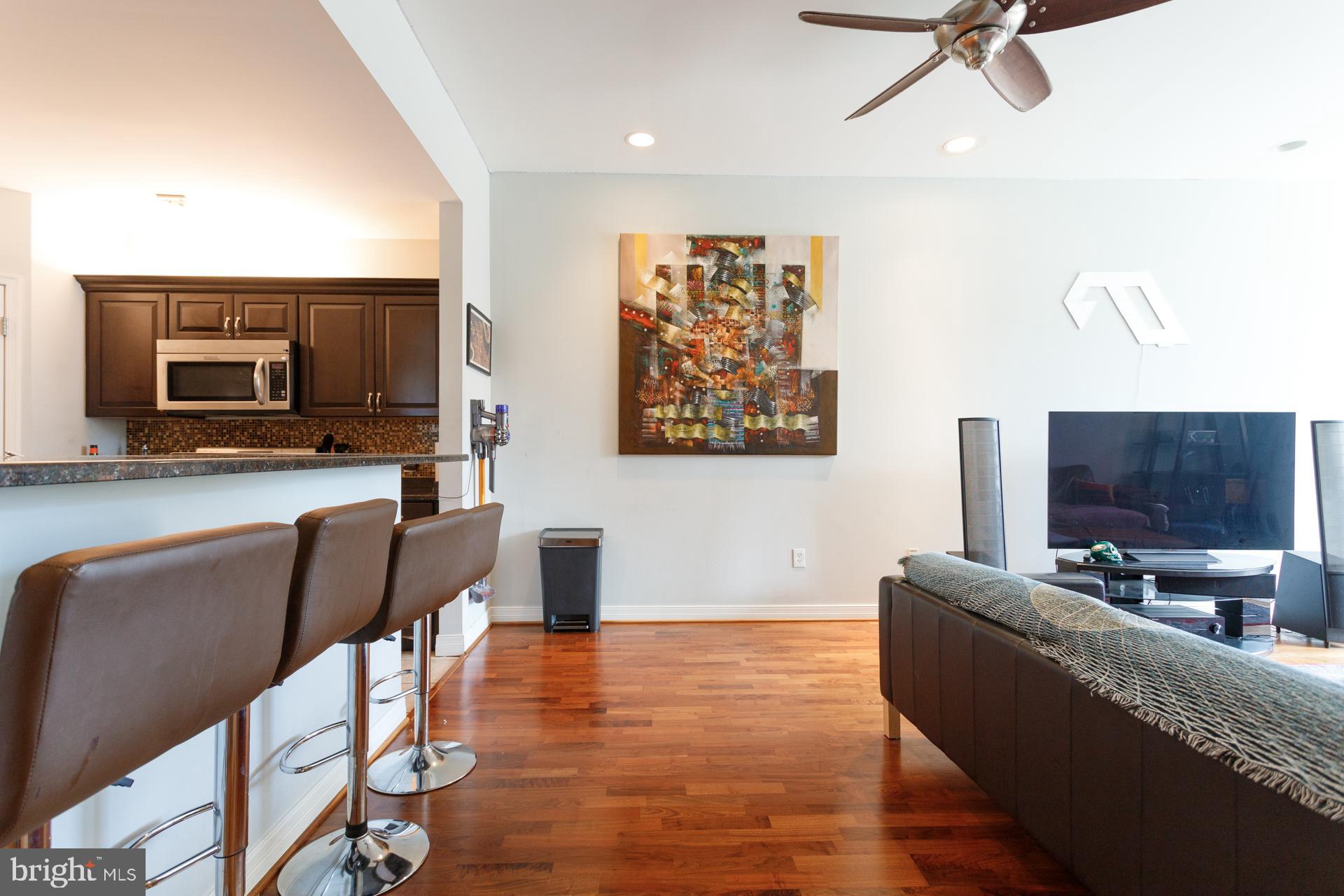 LOGAN SQUARE - Residential