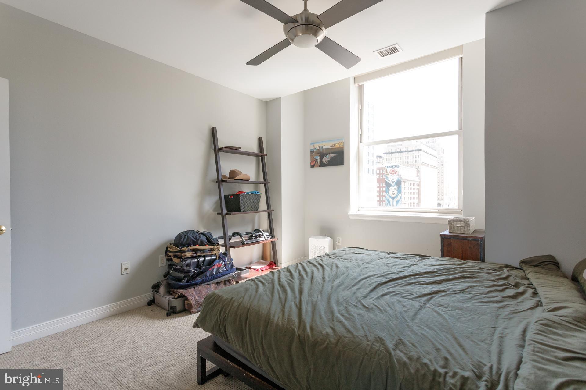 LOGAN SQUARE - Residential