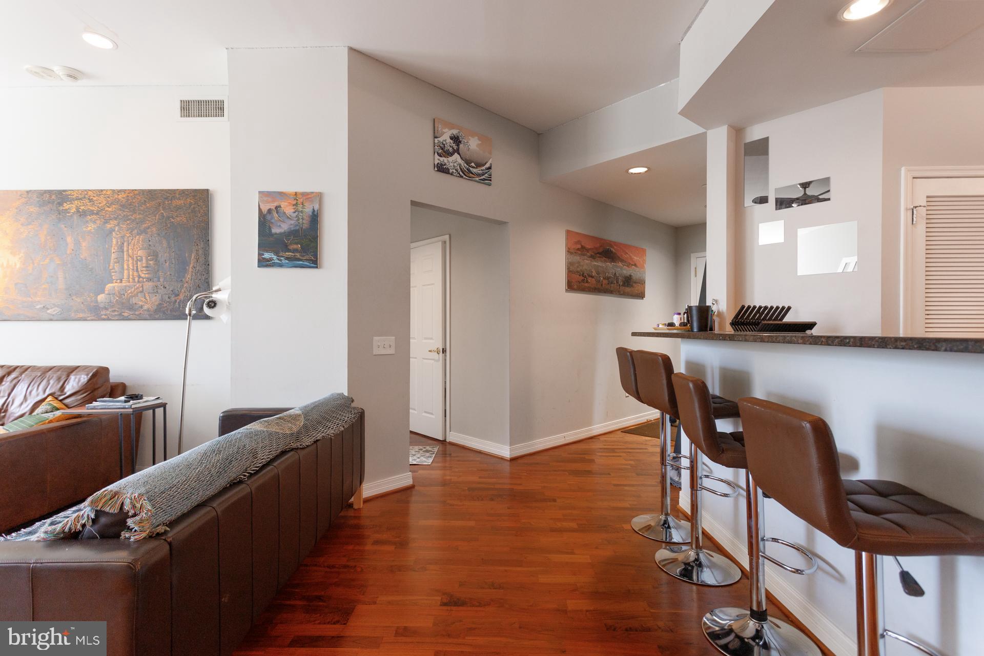 LOGAN SQUARE - Residential