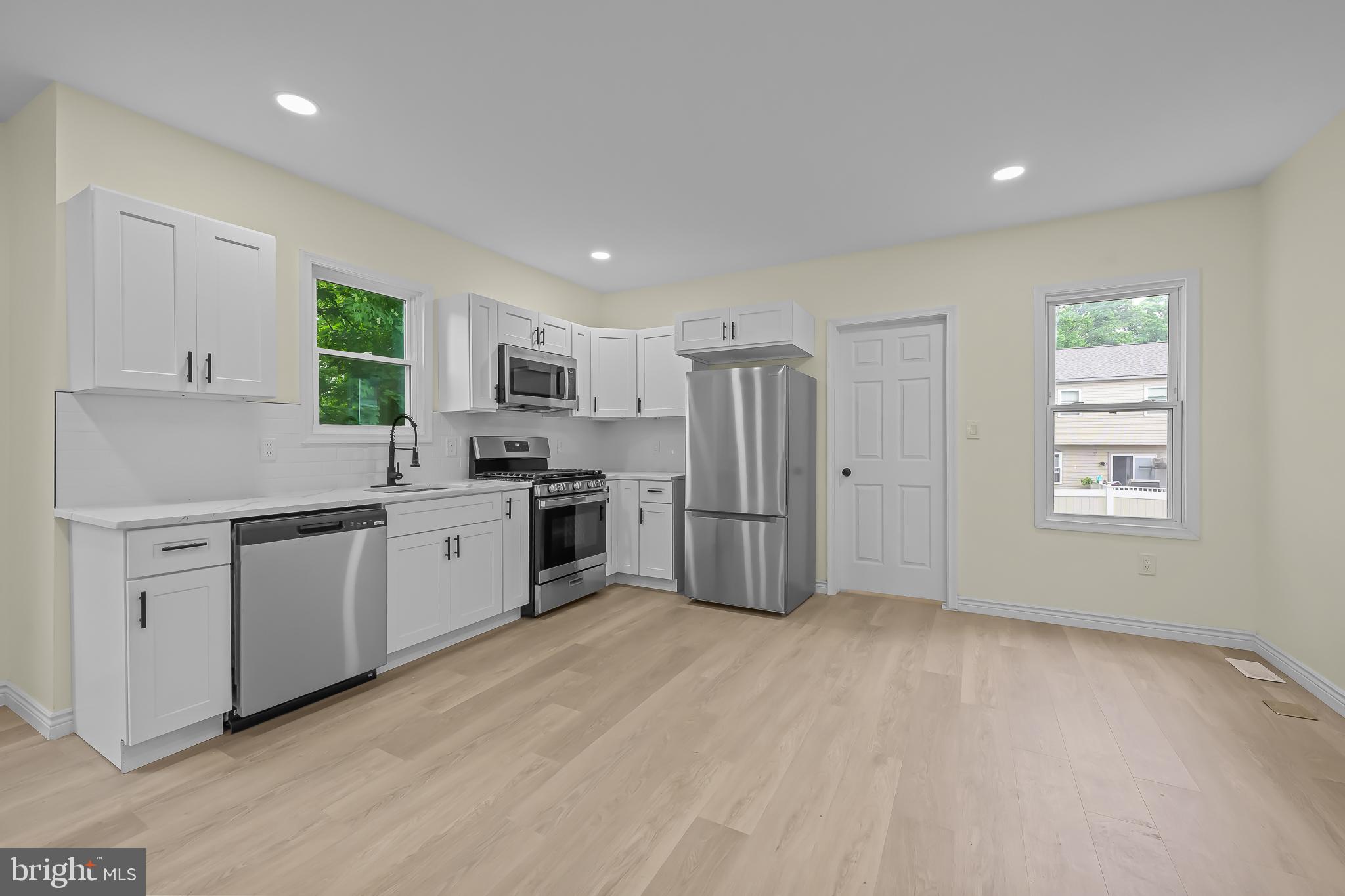 123 S CLIFTON AVENUE