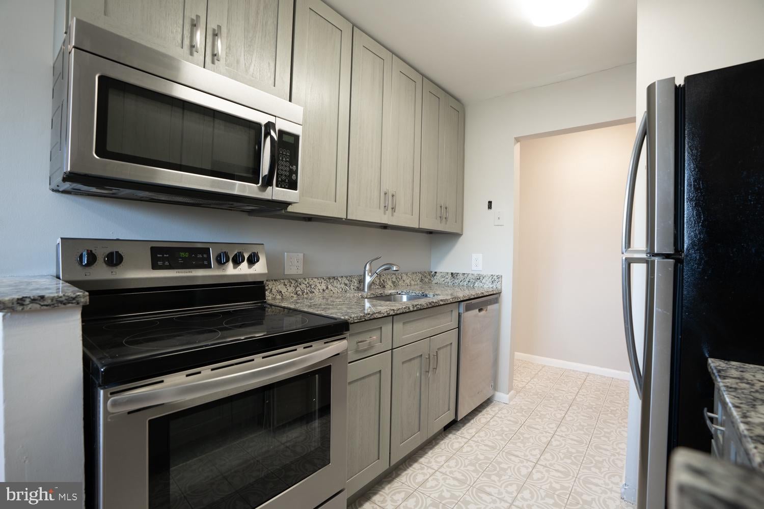 6435 RICHMOND HIGHWAY 301
