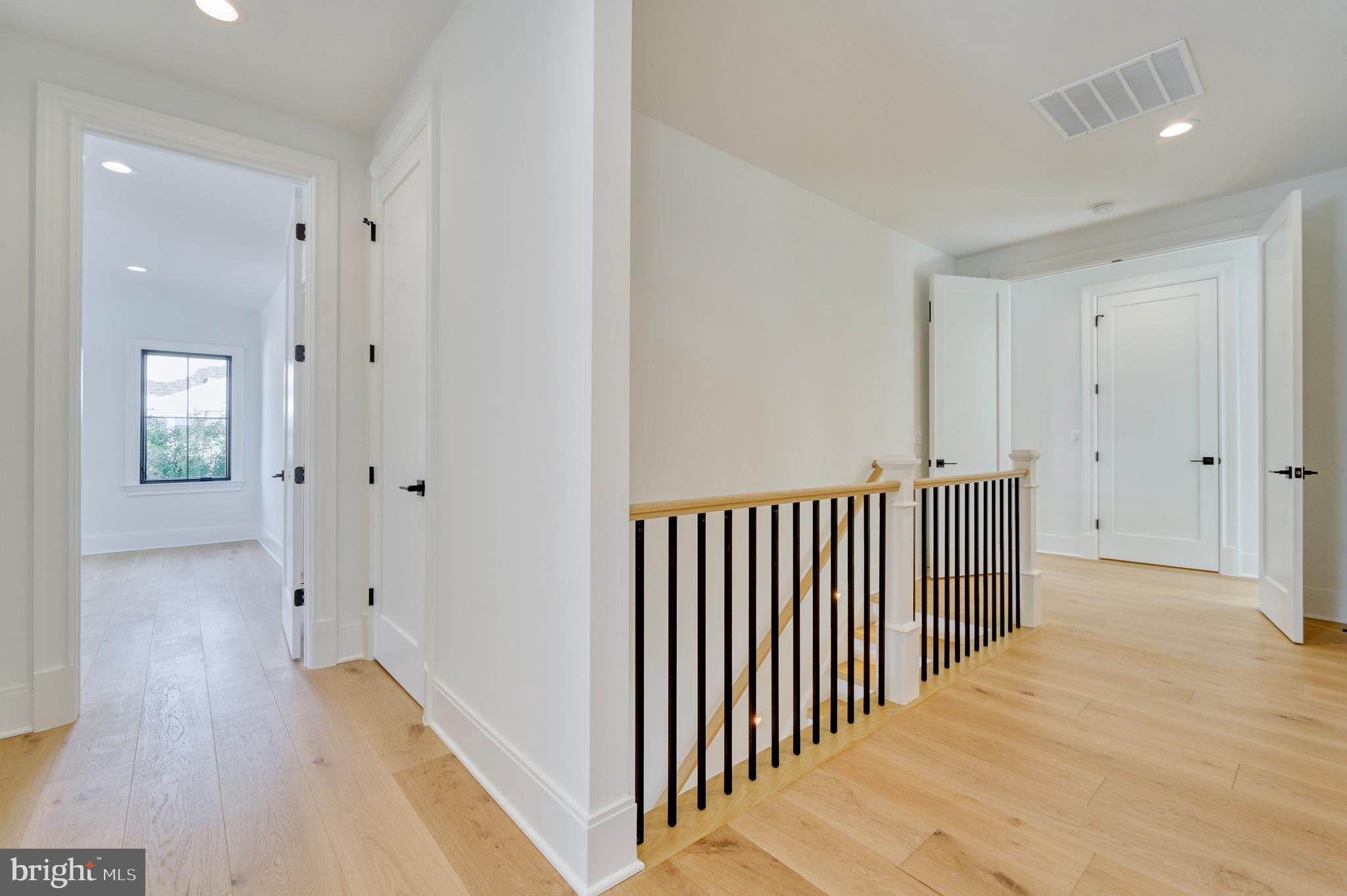 WILLIAMSBURG VILLAGE - Residential