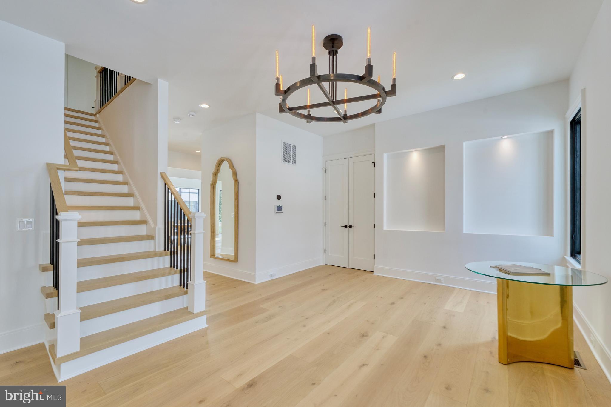 WILLIAMSBURG VILLAGE - Residential