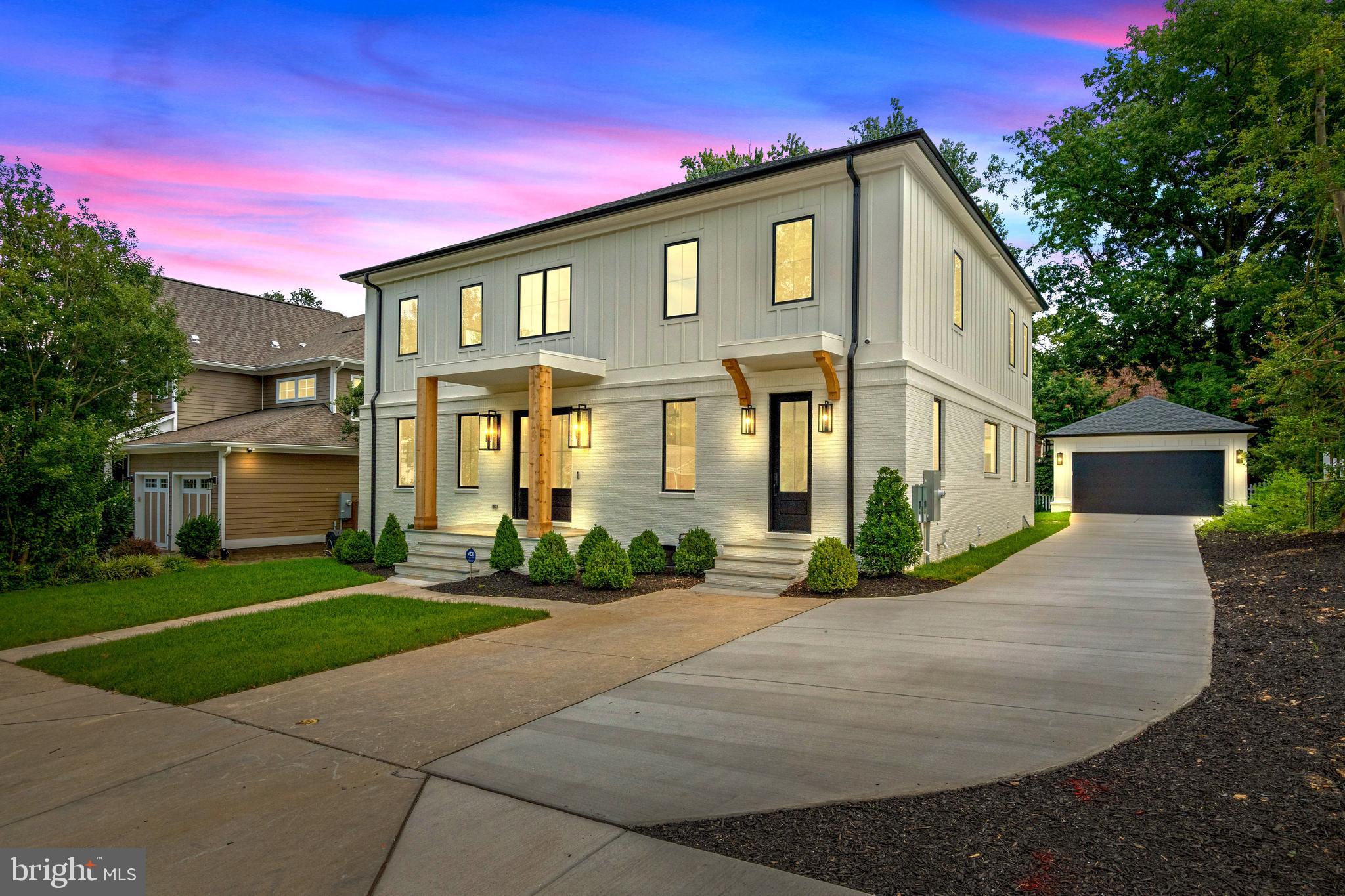 WILLIAMSBURG VILLAGE - Residential