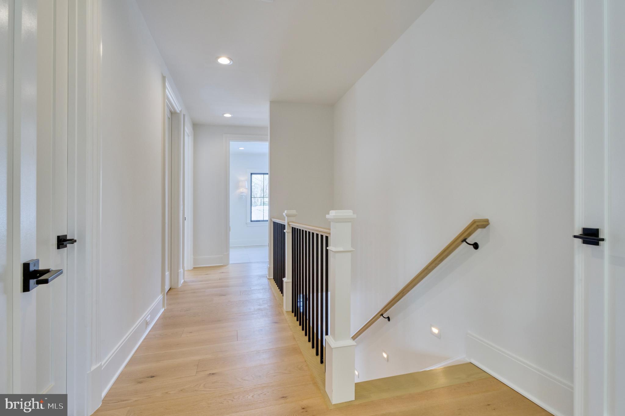 WILLIAMSBURG VILLAGE - Residential