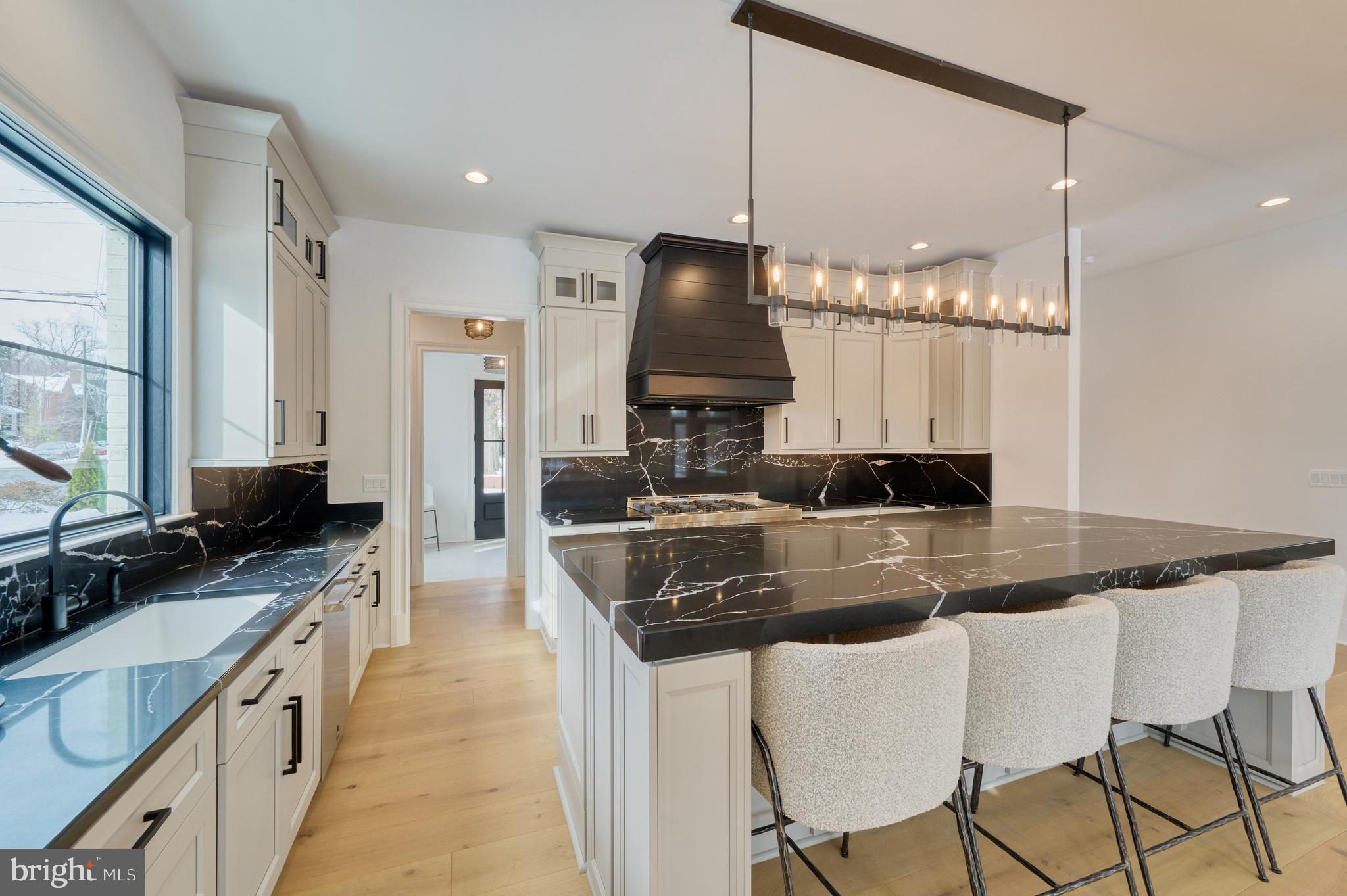 WILLIAMSBURG VILLAGE - Residential