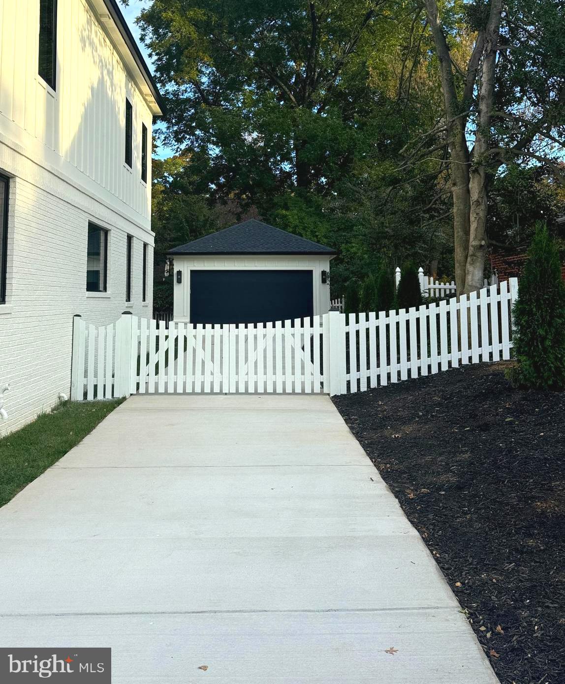 WILLIAMSBURG VILLAGE - Residential