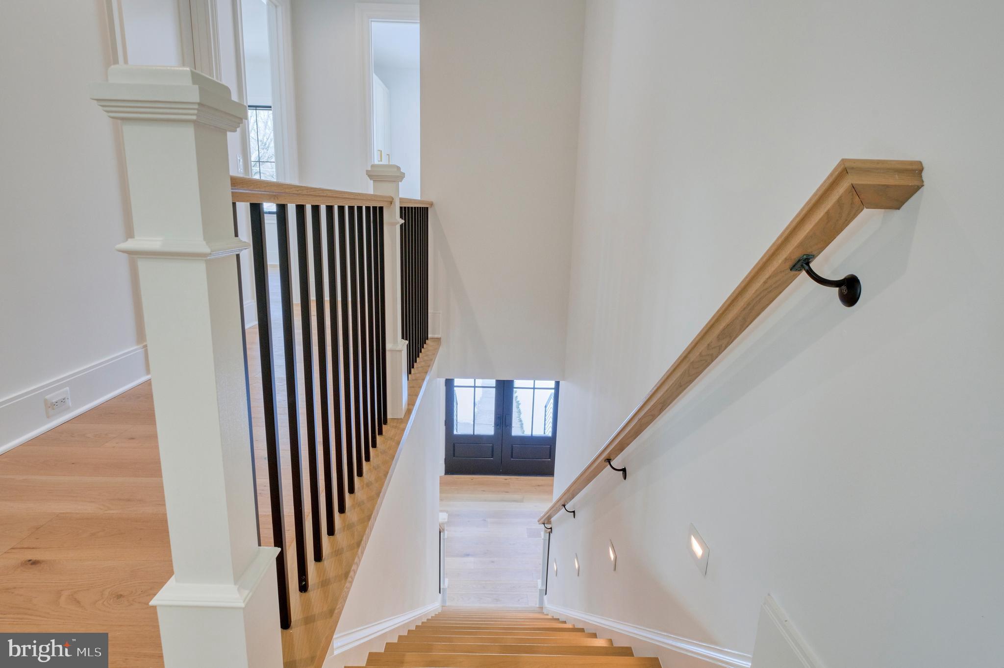 WILLIAMSBURG VILLAGE - Residential