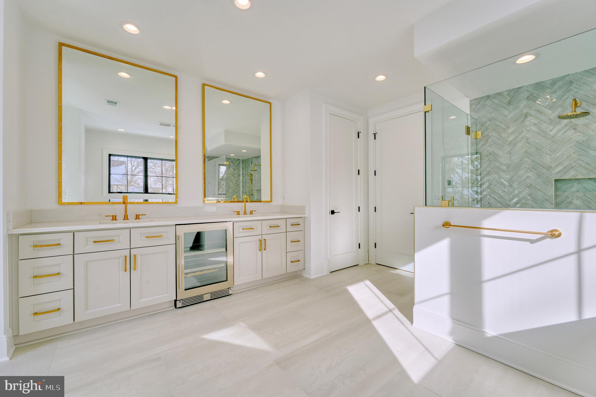 WILLIAMSBURG VILLAGE - Residential