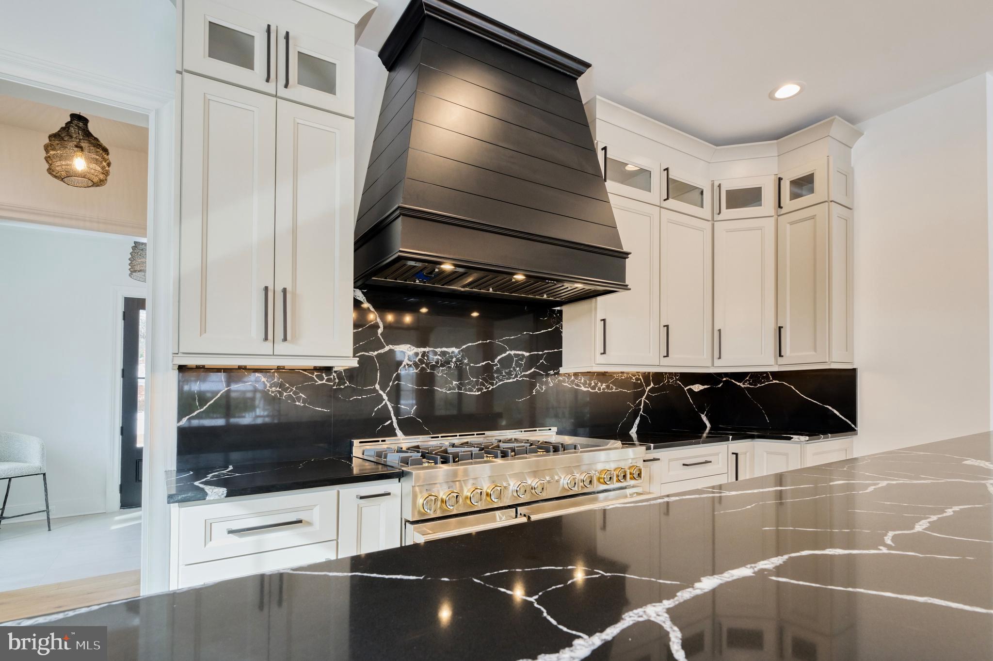 WILLIAMSBURG VILLAGE - Residential