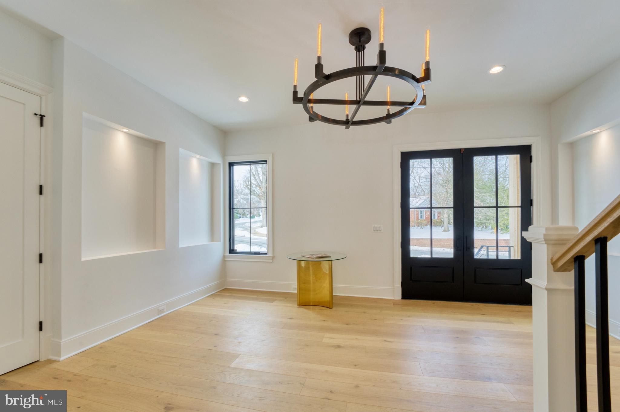 WILLIAMSBURG VILLAGE - Residential