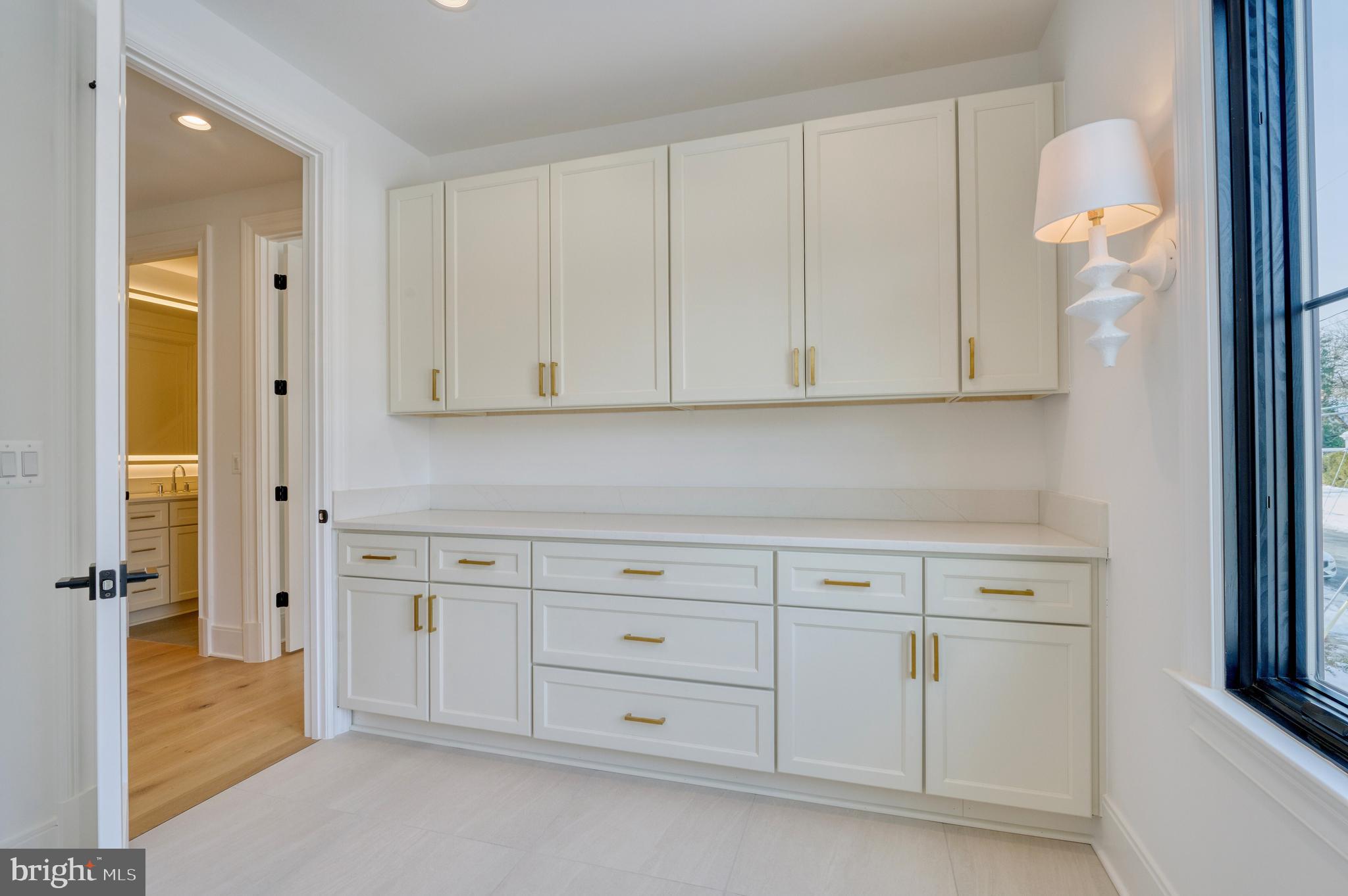 WILLIAMSBURG VILLAGE - Residential