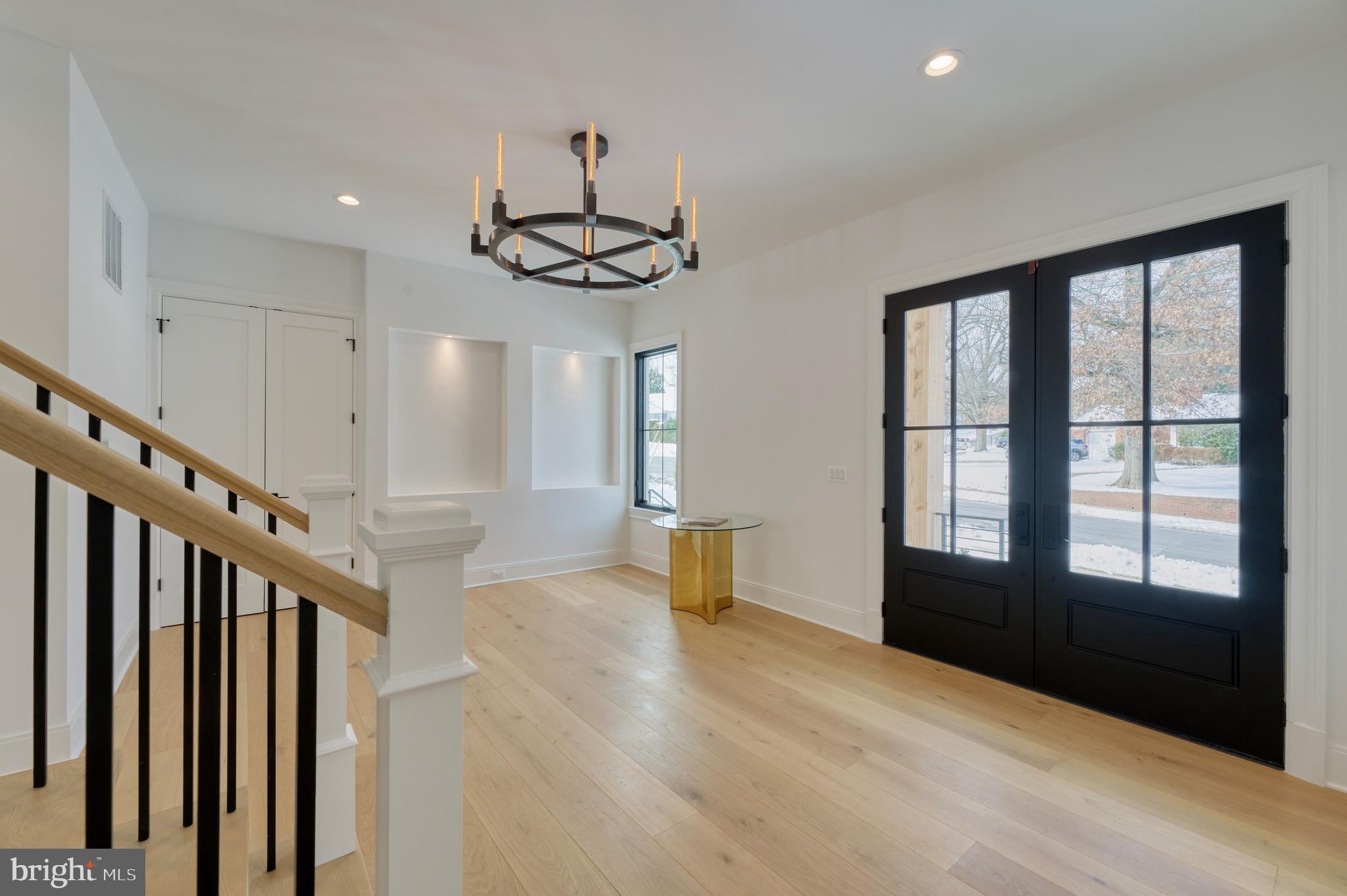 WILLIAMSBURG VILLAGE - Residential