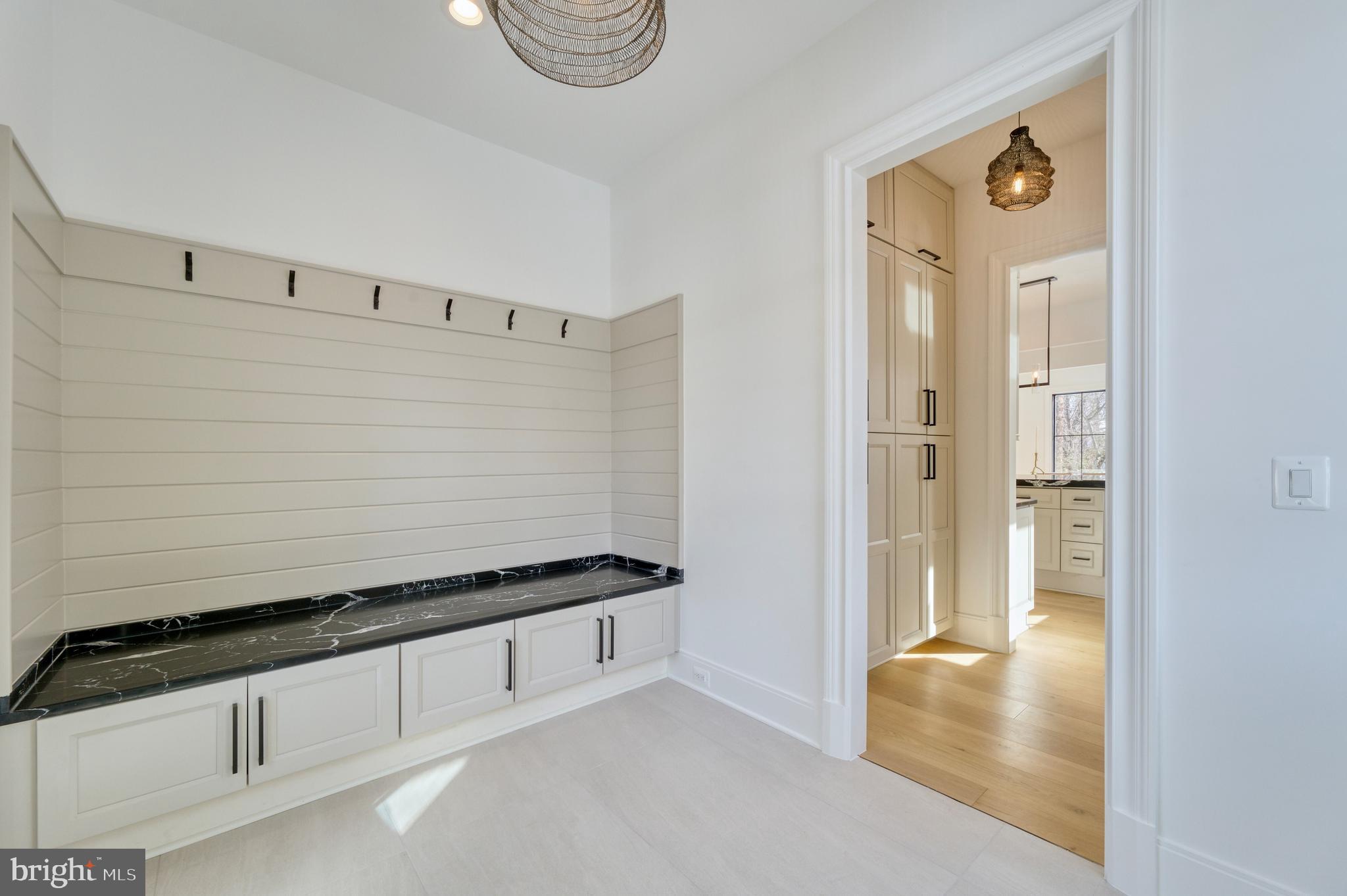 WILLIAMSBURG VILLAGE - Residential