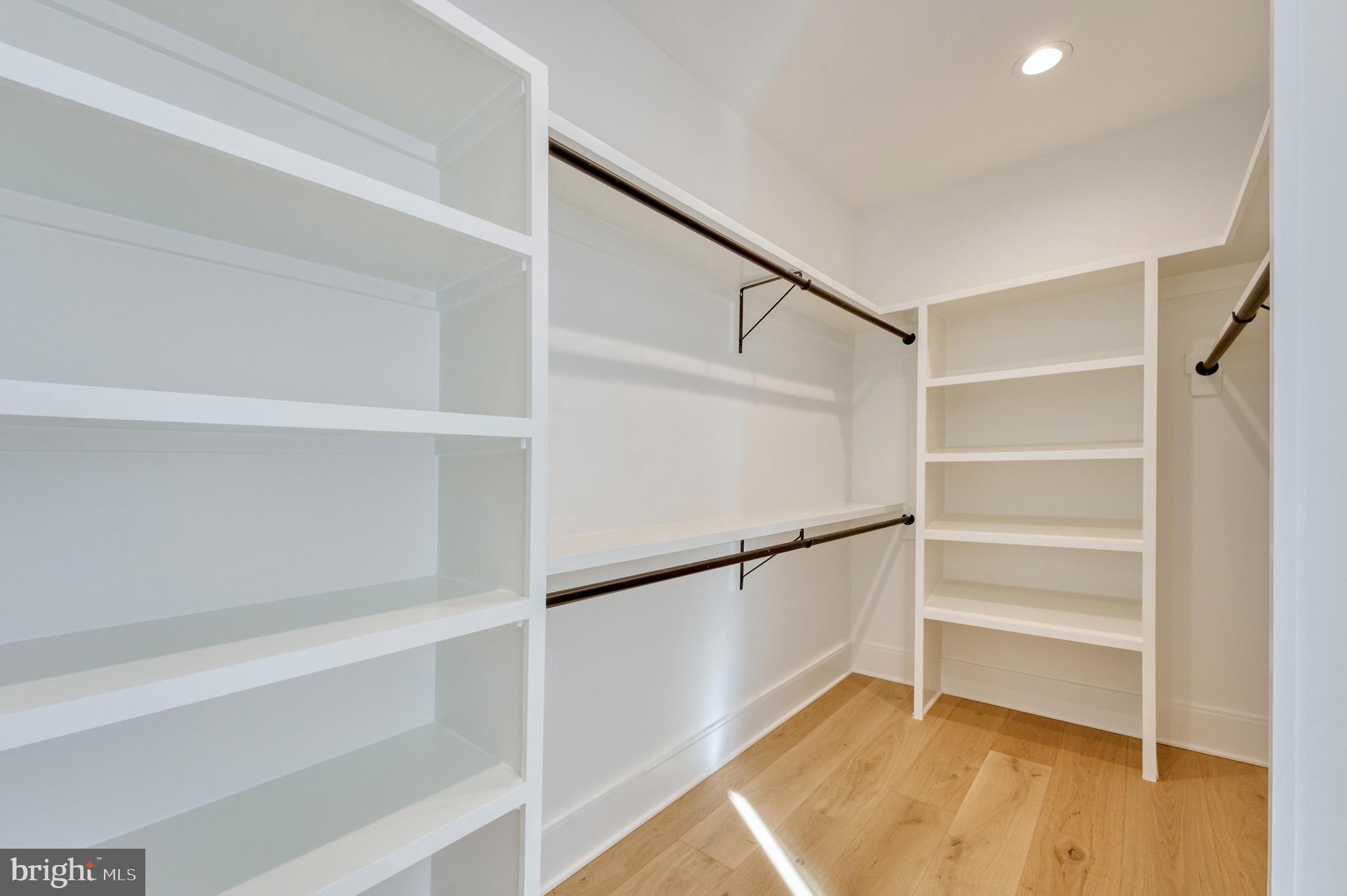 WILLIAMSBURG VILLAGE - Residential