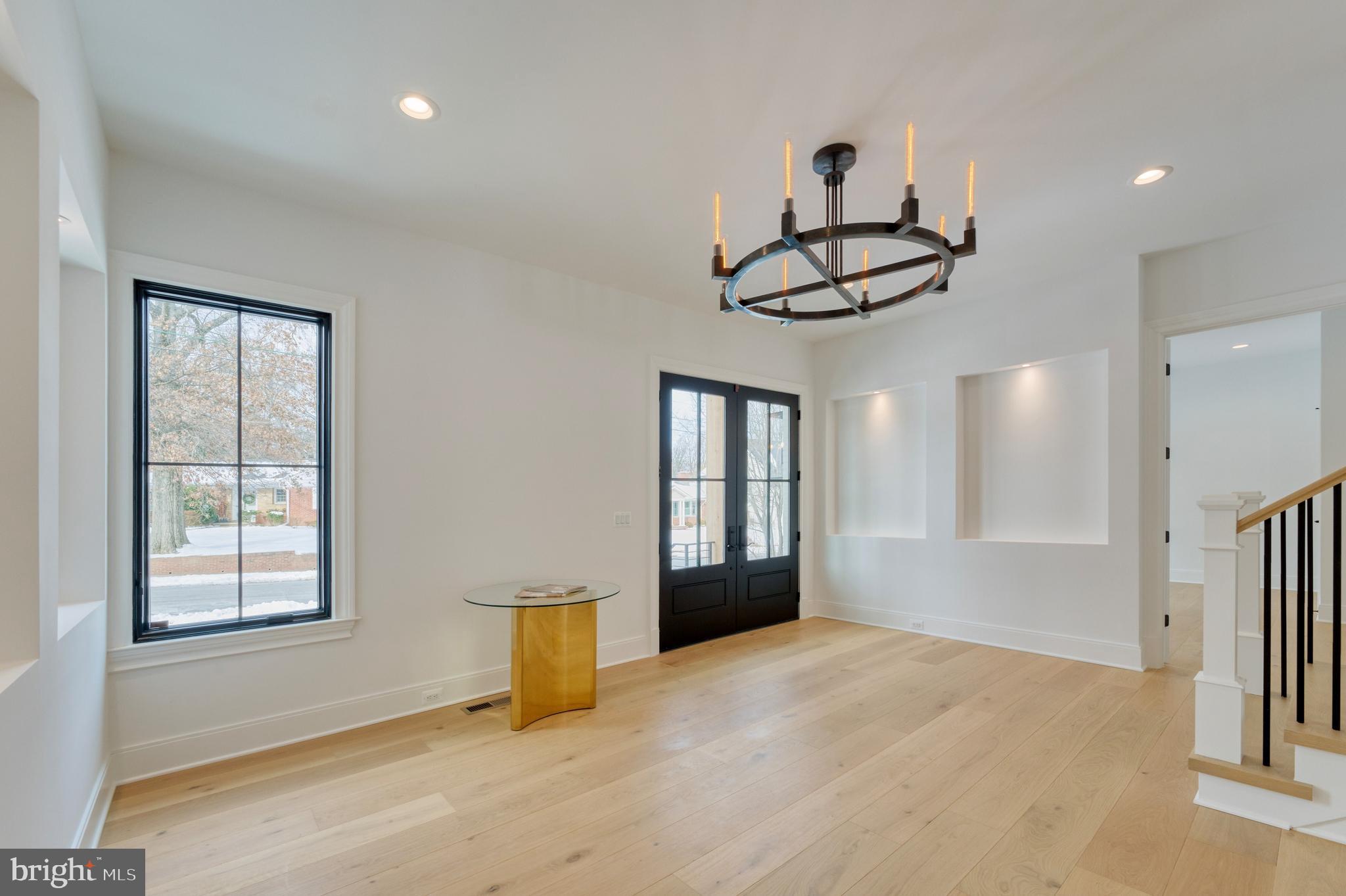 WILLIAMSBURG VILLAGE - Residential