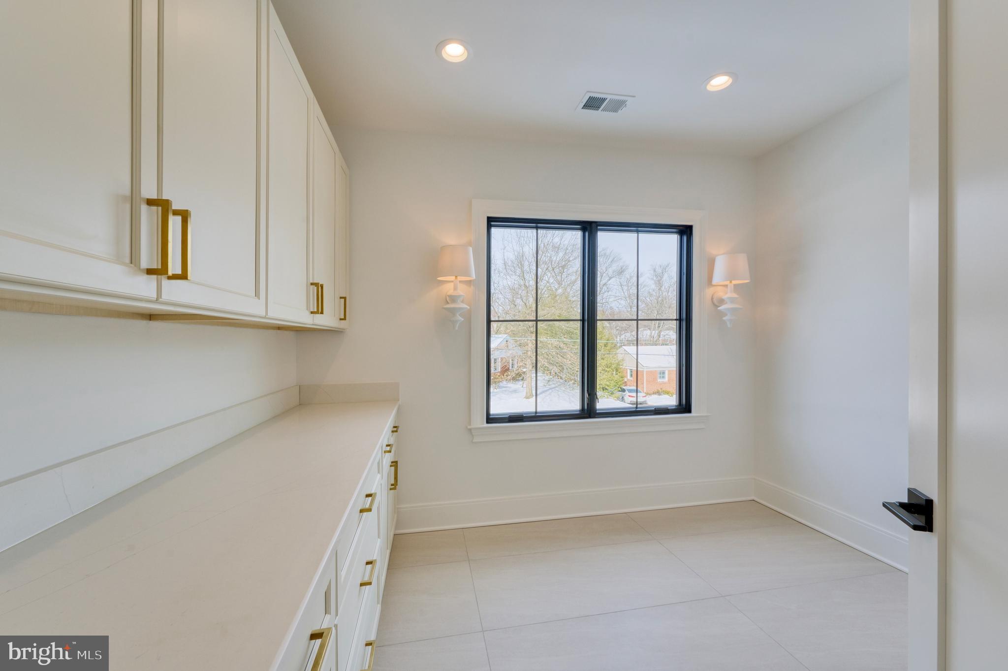 WILLIAMSBURG VILLAGE - Residential