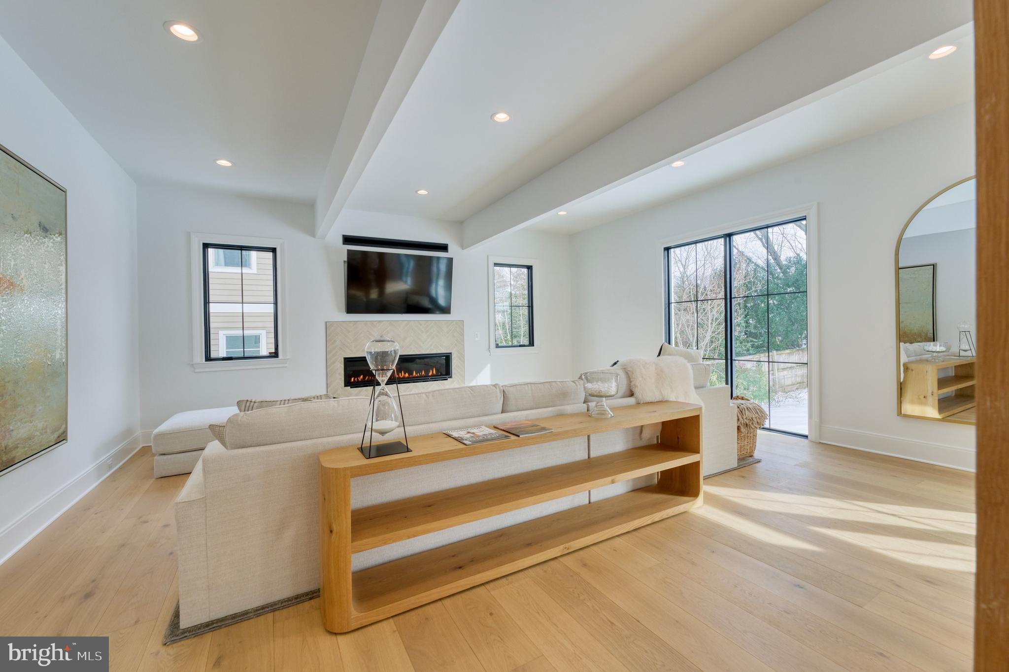 WILLIAMSBURG VILLAGE - Residential