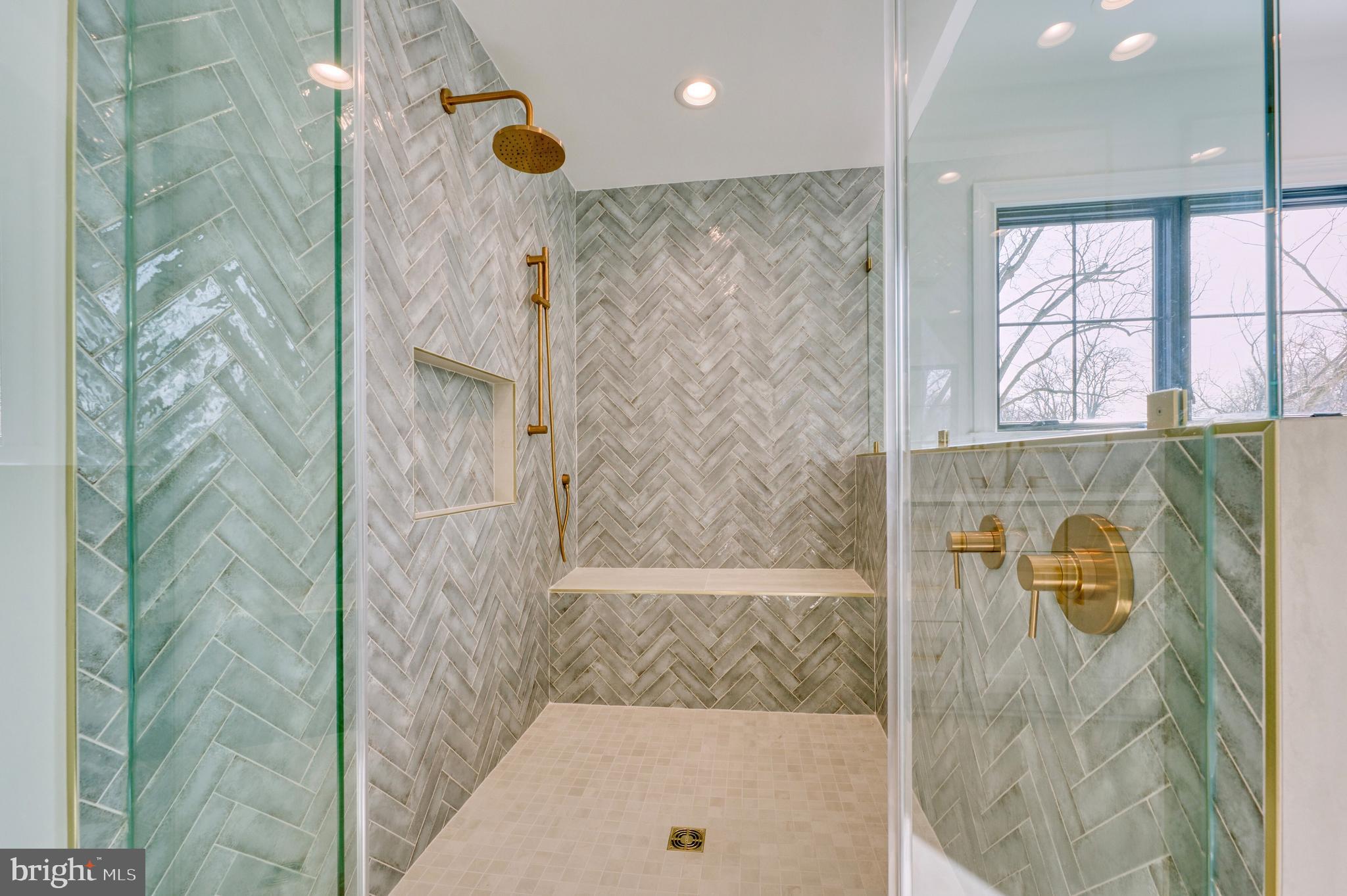 WILLIAMSBURG VILLAGE - Residential