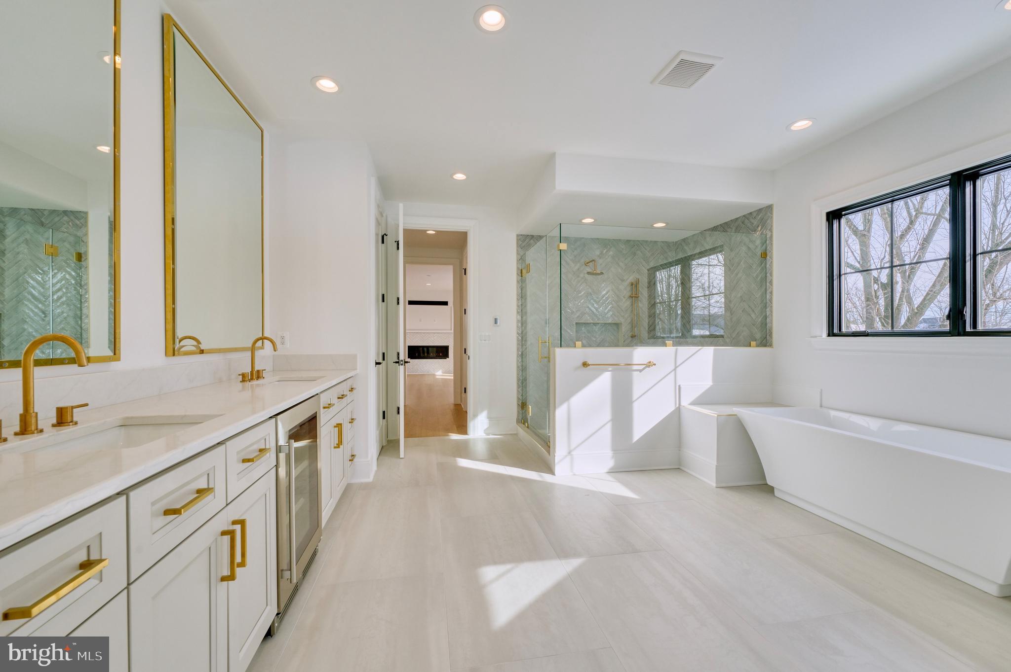 WILLIAMSBURG VILLAGE - Residential